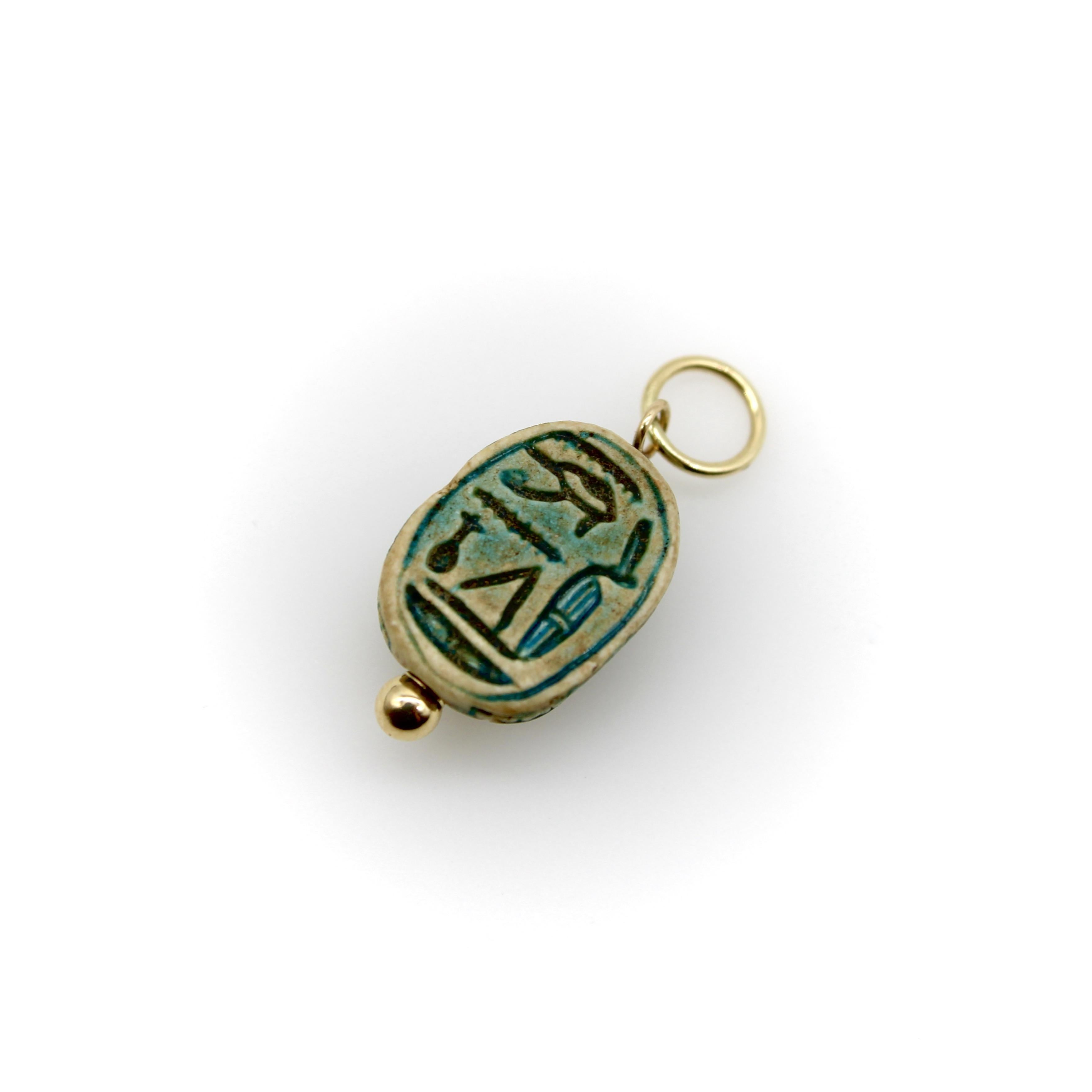 da uomo o donna Ciondolo Scarabeo in faience lavata turchese egiziana con montatura in oro 14K in vendita