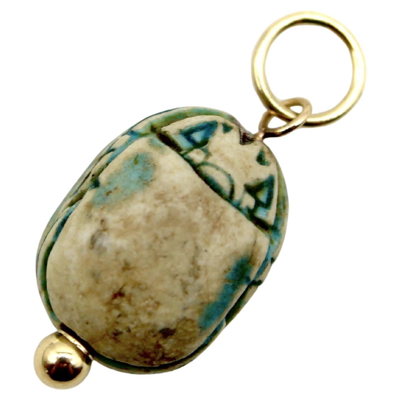 Ägyptische Revival Türkis Wash Fayence Skarabäus-Anhänger mit 14K Gold Mount