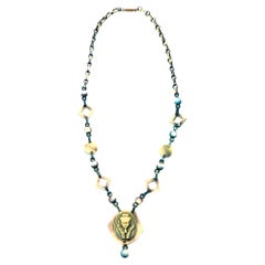 Collier néo-égyptien vintage en celluloïd vert sarcelle turquoise et brun clair