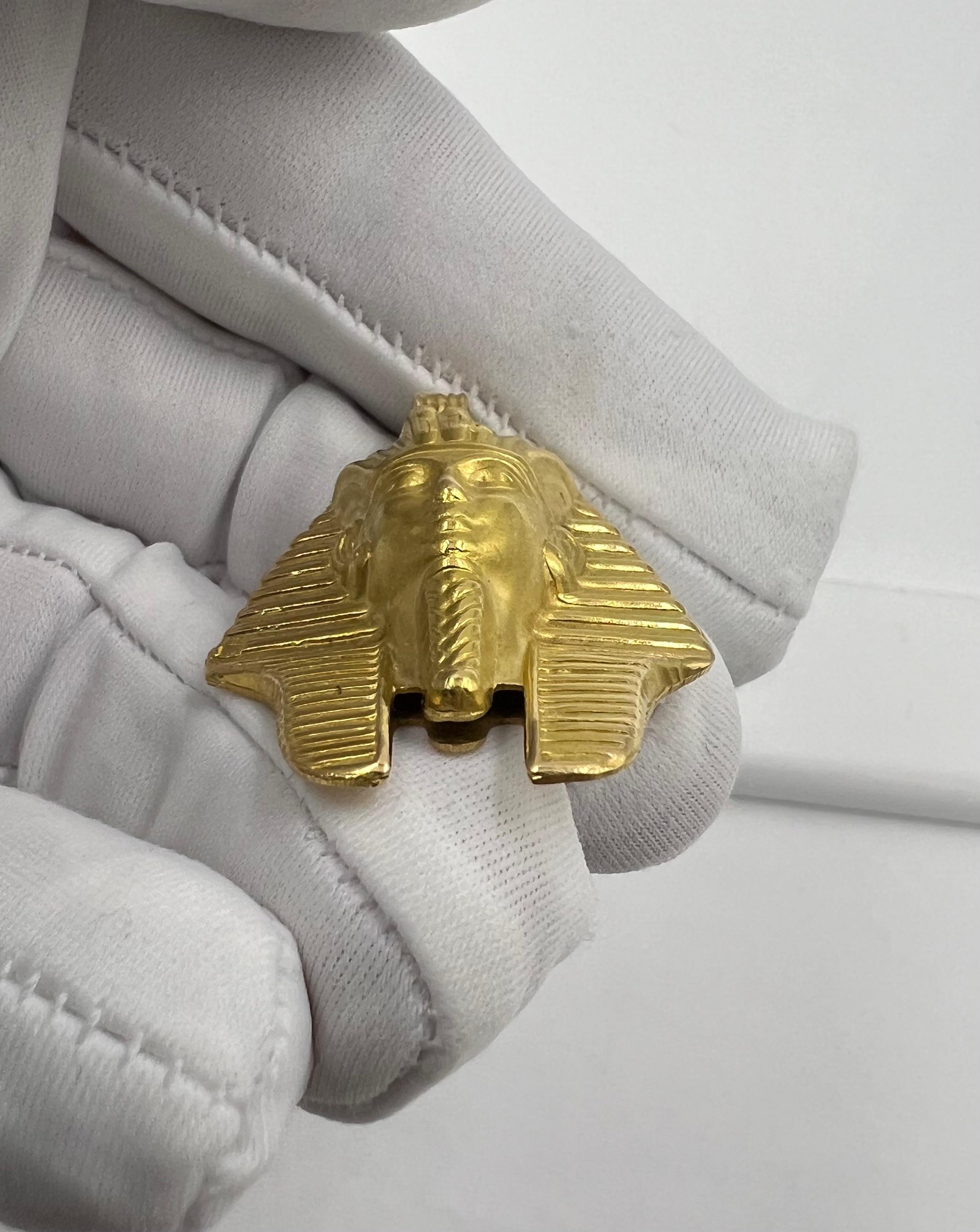 Egyptian Revival Yellow Gold Pendant  For Sale 1