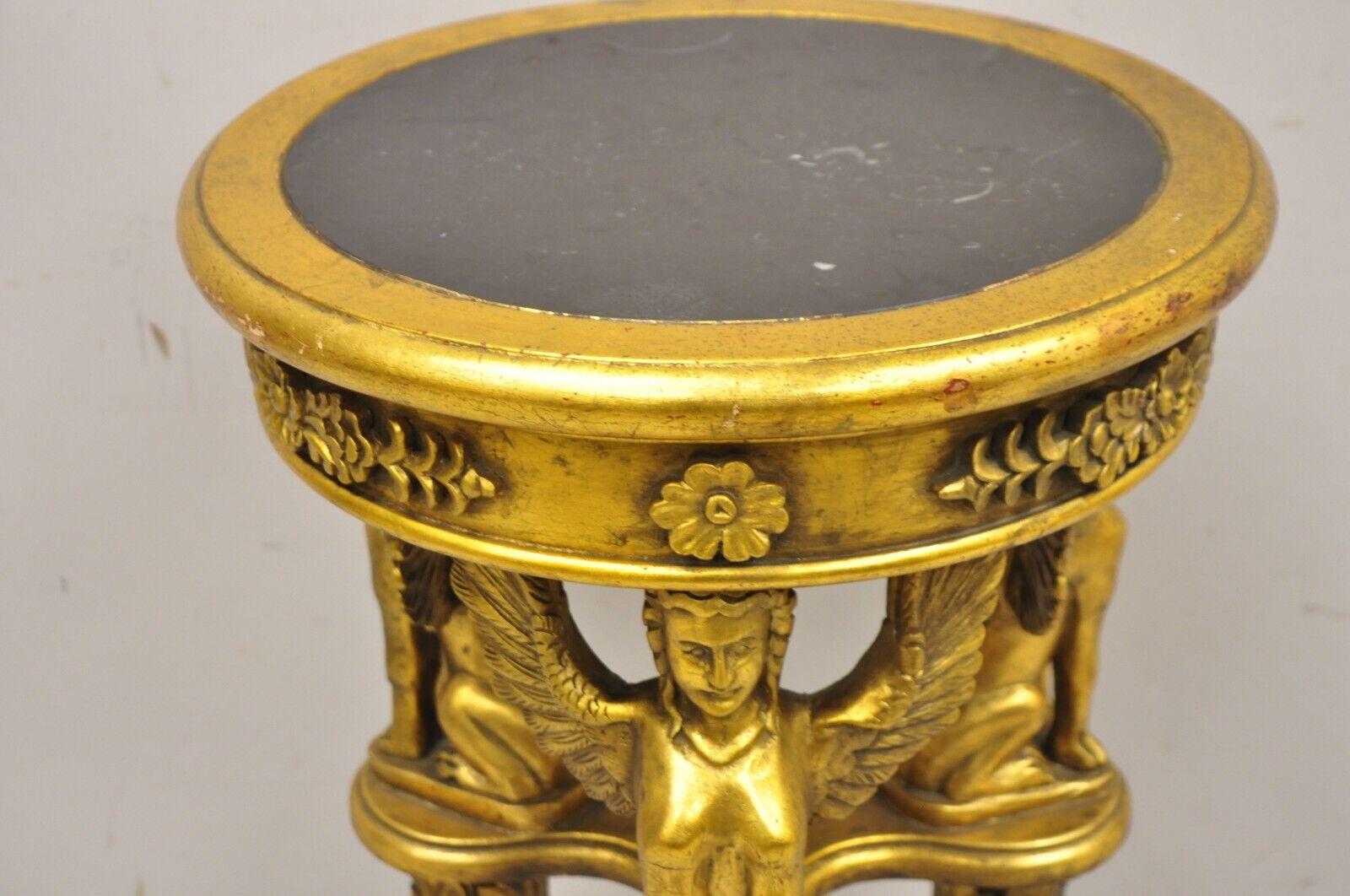 Poteries Plant Stand à piédestal Figural en bois doré égyptien Revivial Round Marble Top en vente