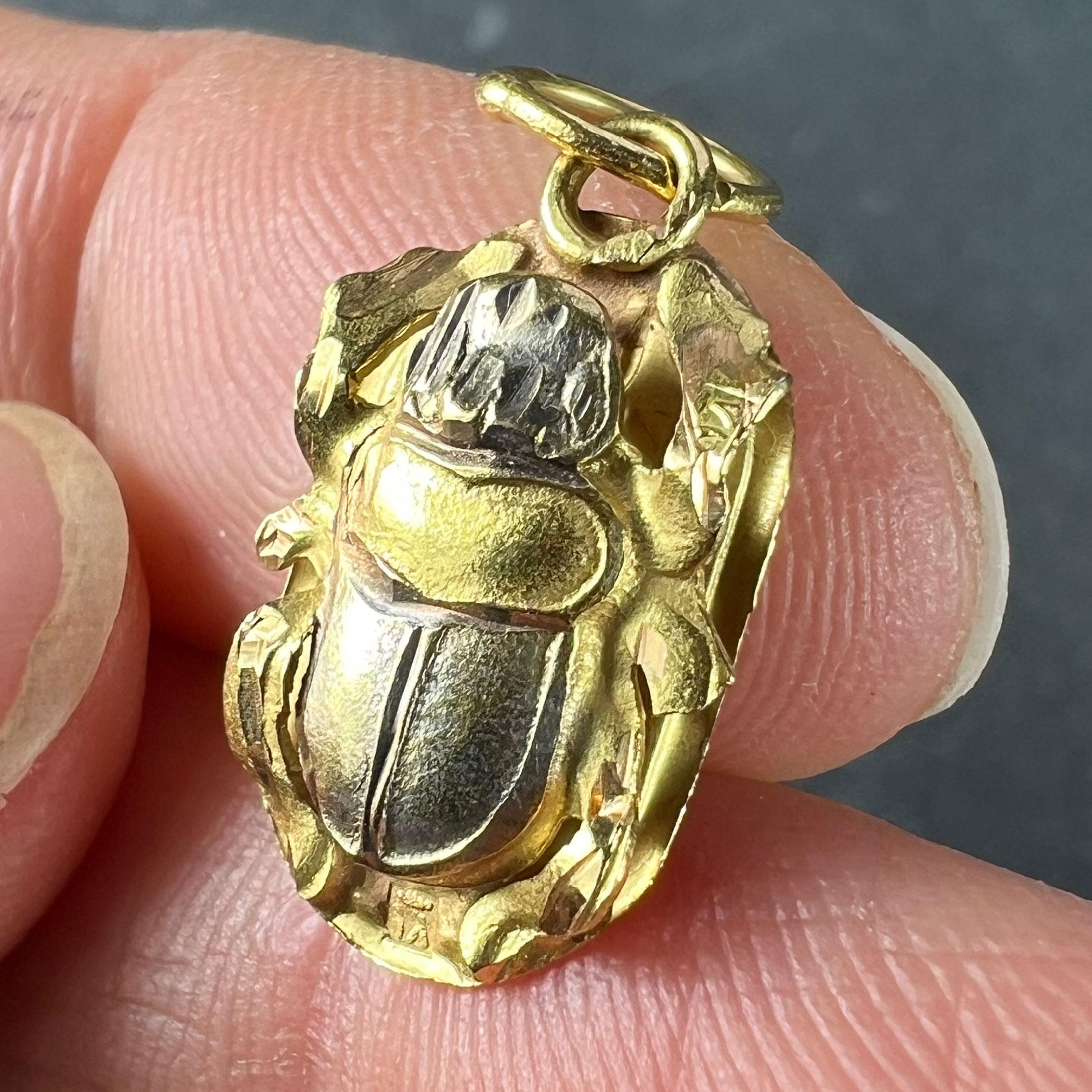 Pendentif breloque scarabée égyptienne en or jaune et blanc 18 carats 2