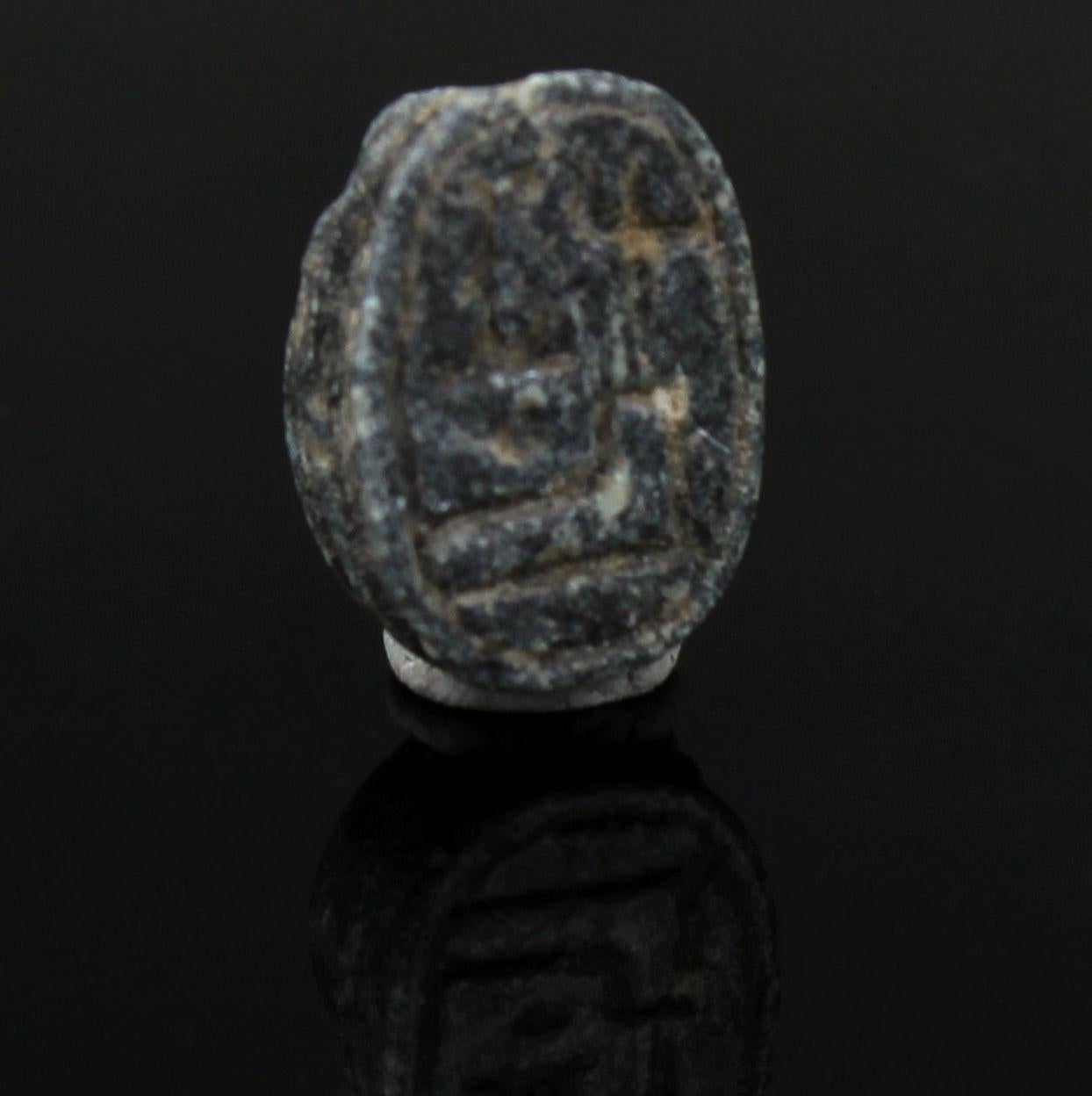 Egyptian scarab as a commemorative of Ramesses II or prenomen of Shoshenq III In Good Condition For Sale In EL CAMPELLO, ES
