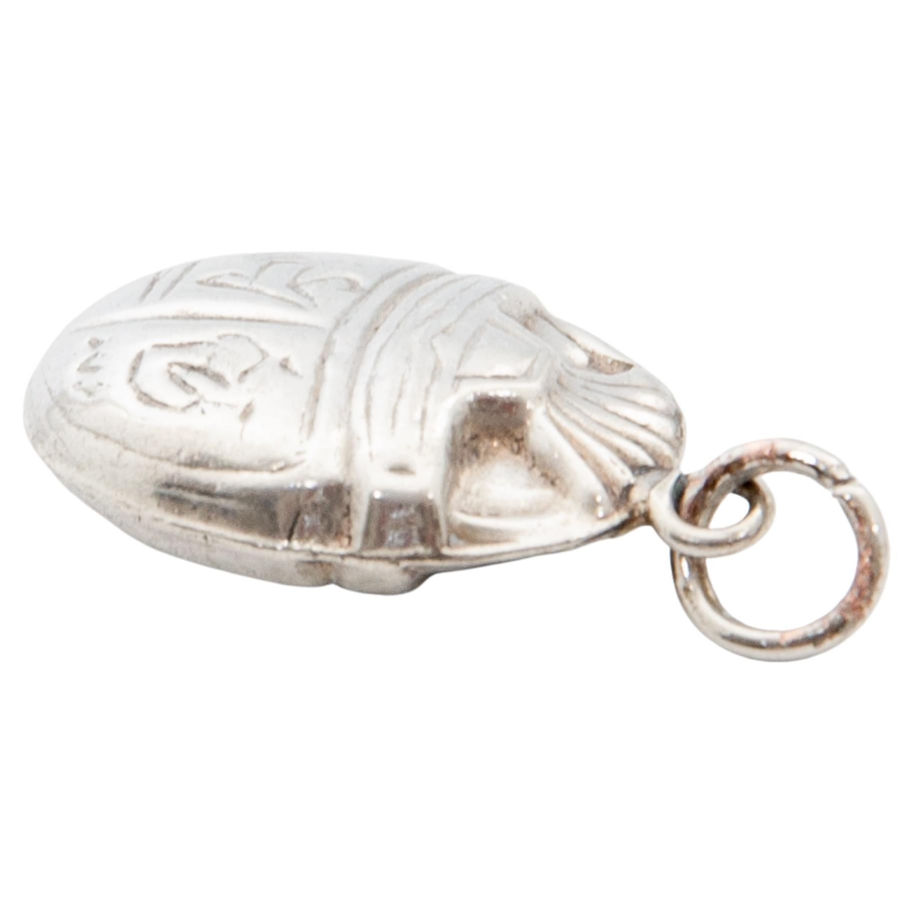 Ägyptisches, gravierter Silber Charm-Anhänger mit Skarabäusmuster 1