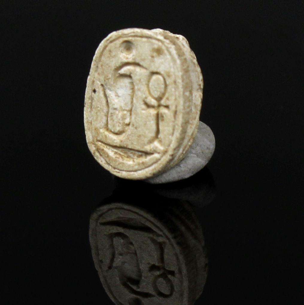 18th Century and Earlier Egyptian scarab with Uraeus, Ankh and neb basket (Amun trigram) For Sale