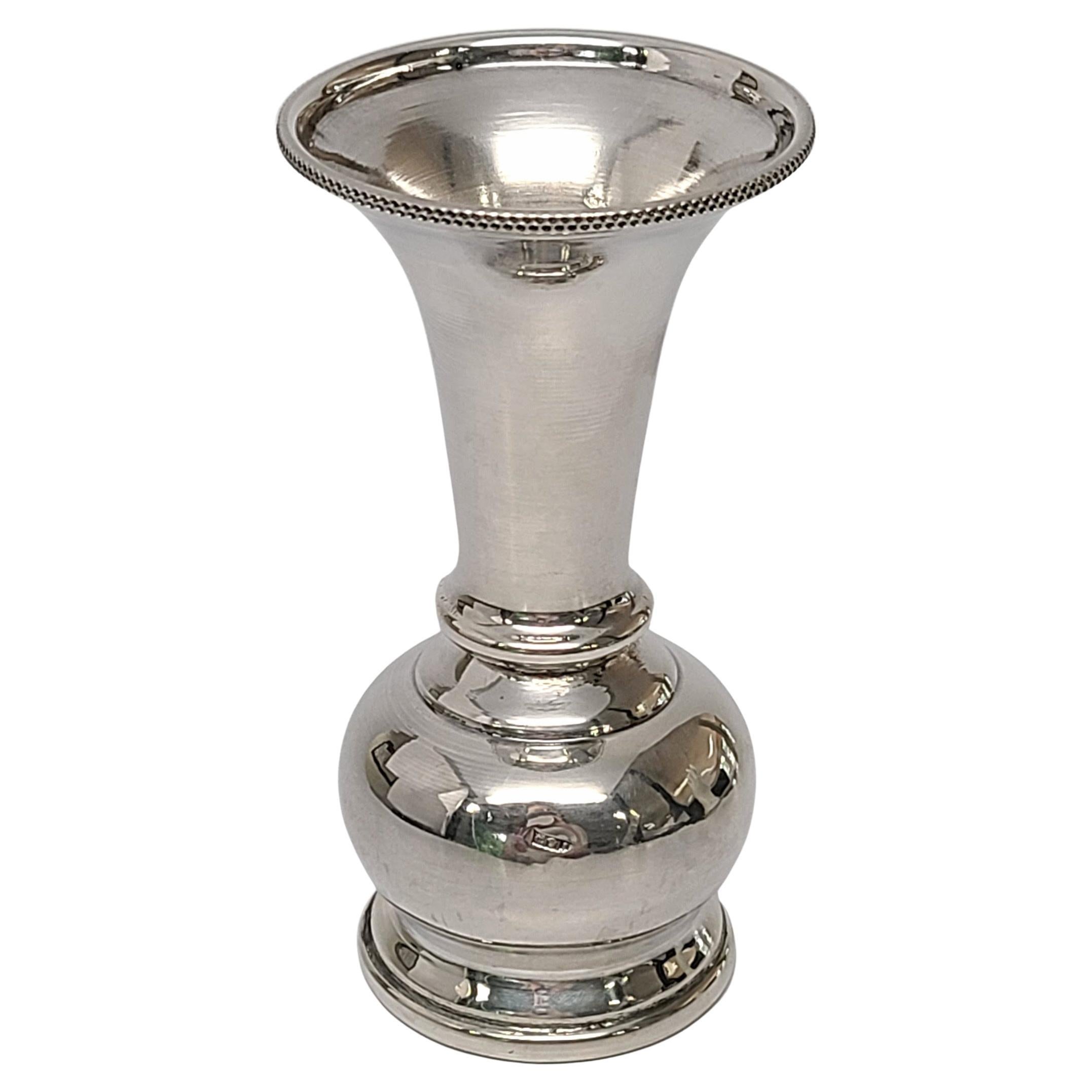 Vase égyptien en argent en vente