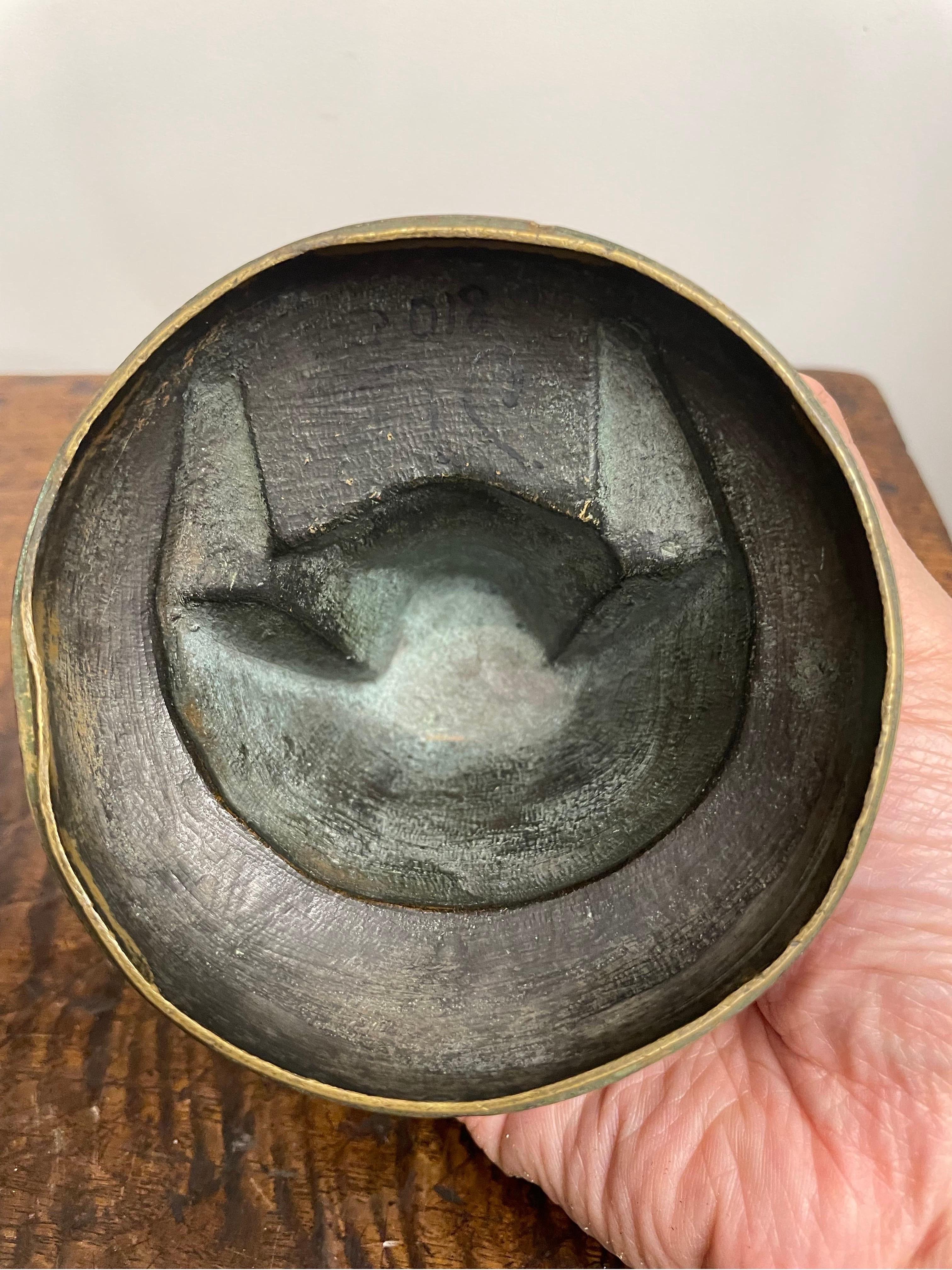Vaso di bronzo in stile egiziano con coperchio, inizio XIX secolo In condizioni buone in vendita a ARMADALE, VIC