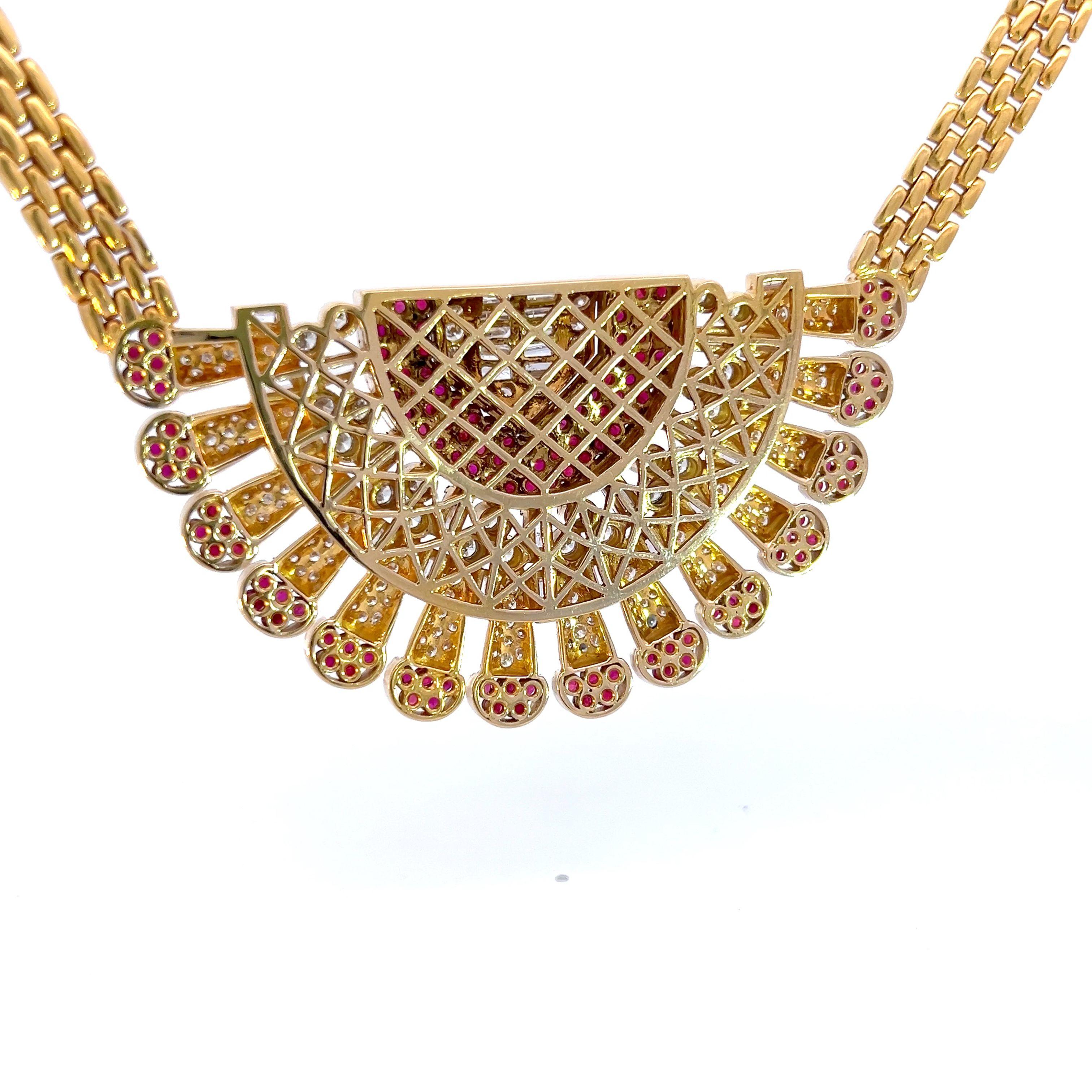 Bib-Halskette im ägyptischen Stil mit Diamanten und Rubinen (Gemischter Schliff) im Angebot