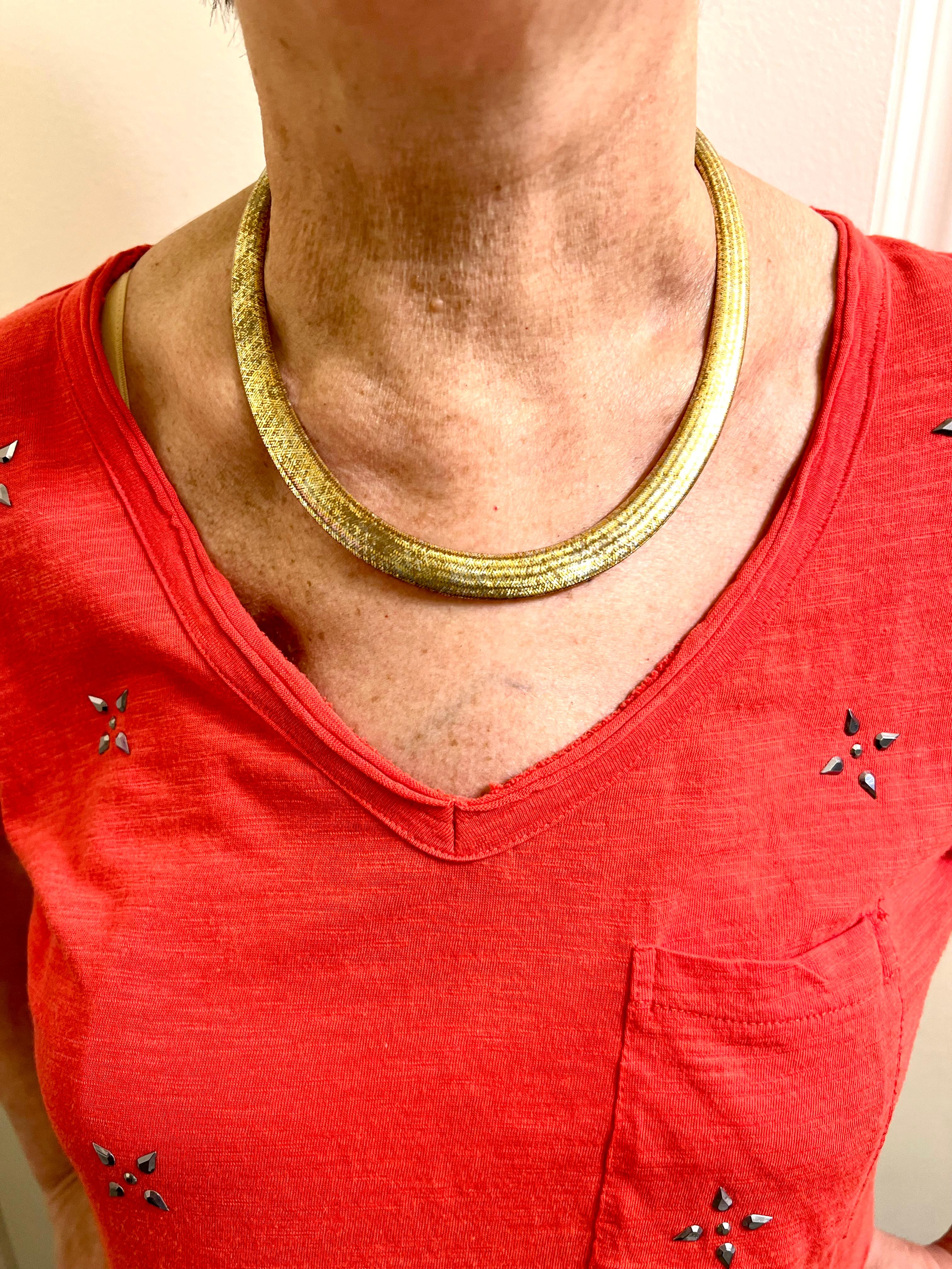 Donna Collana in stile egiziano Choker in oro 14K Italia in vendita