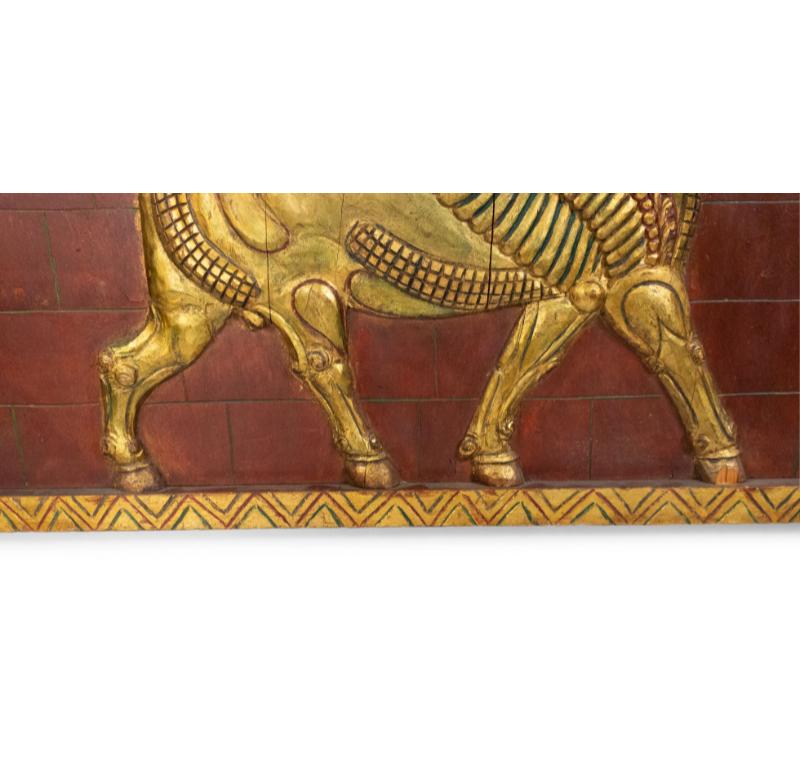Néo-égyptien Plaque murale peinte et sculptée de style égyptien en vente