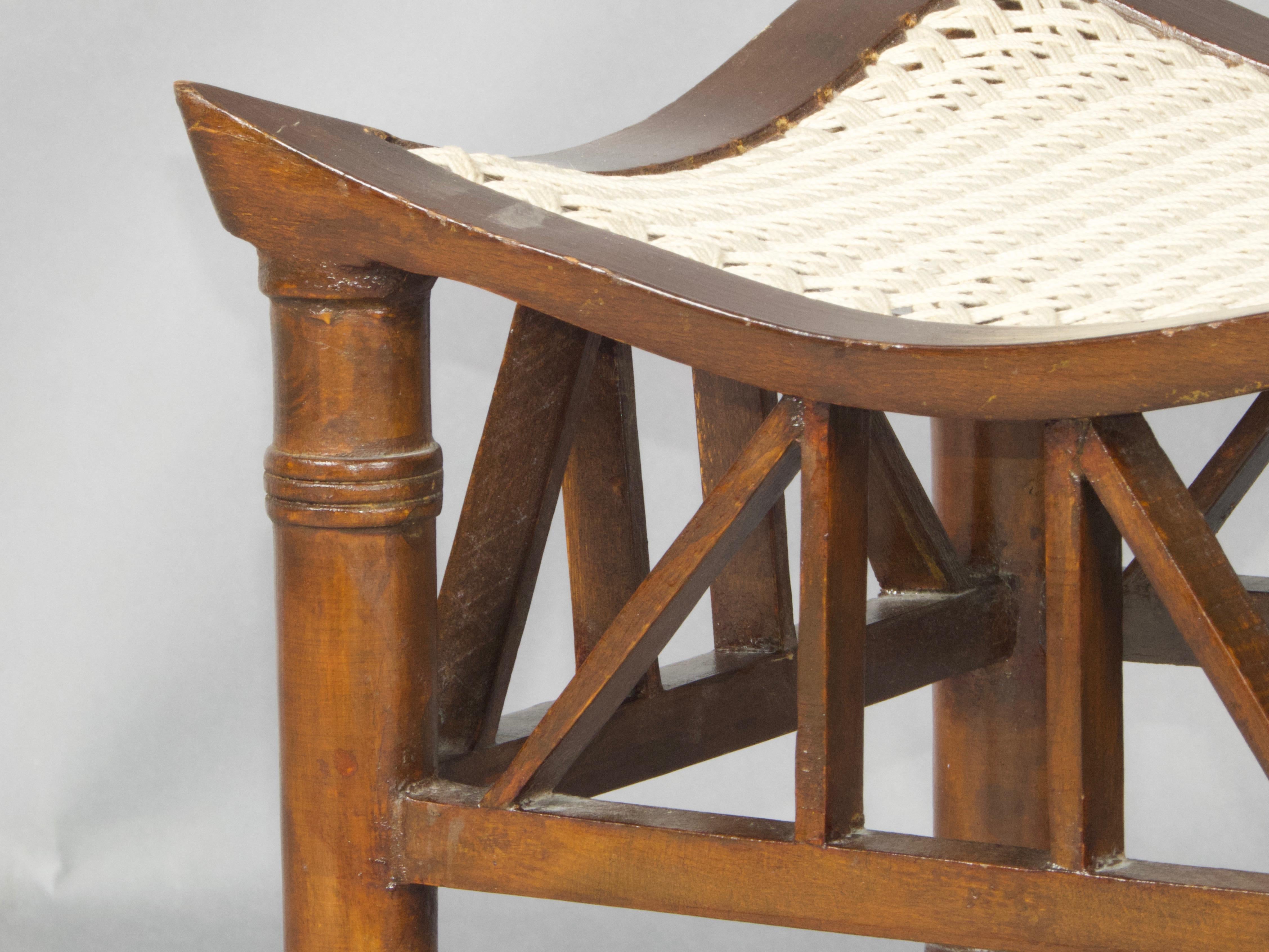 Hocker im ägyptischen Stil (Europäisch) im Angebot