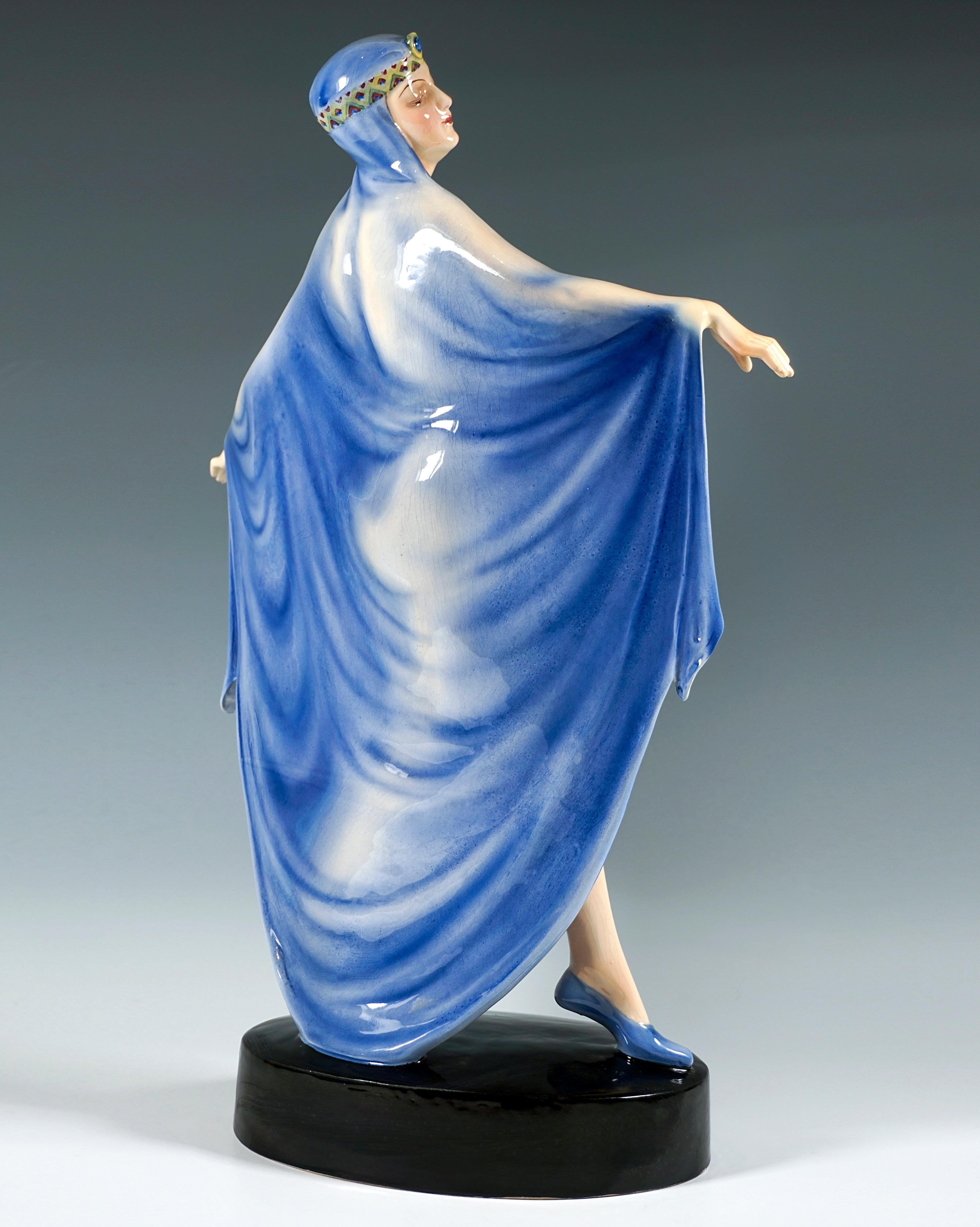 Art Déco 'Danzatrice del tempio egiziano', grande statuetta di Marcell Goldscheider Vienna, CIRCA 1930 in vendita