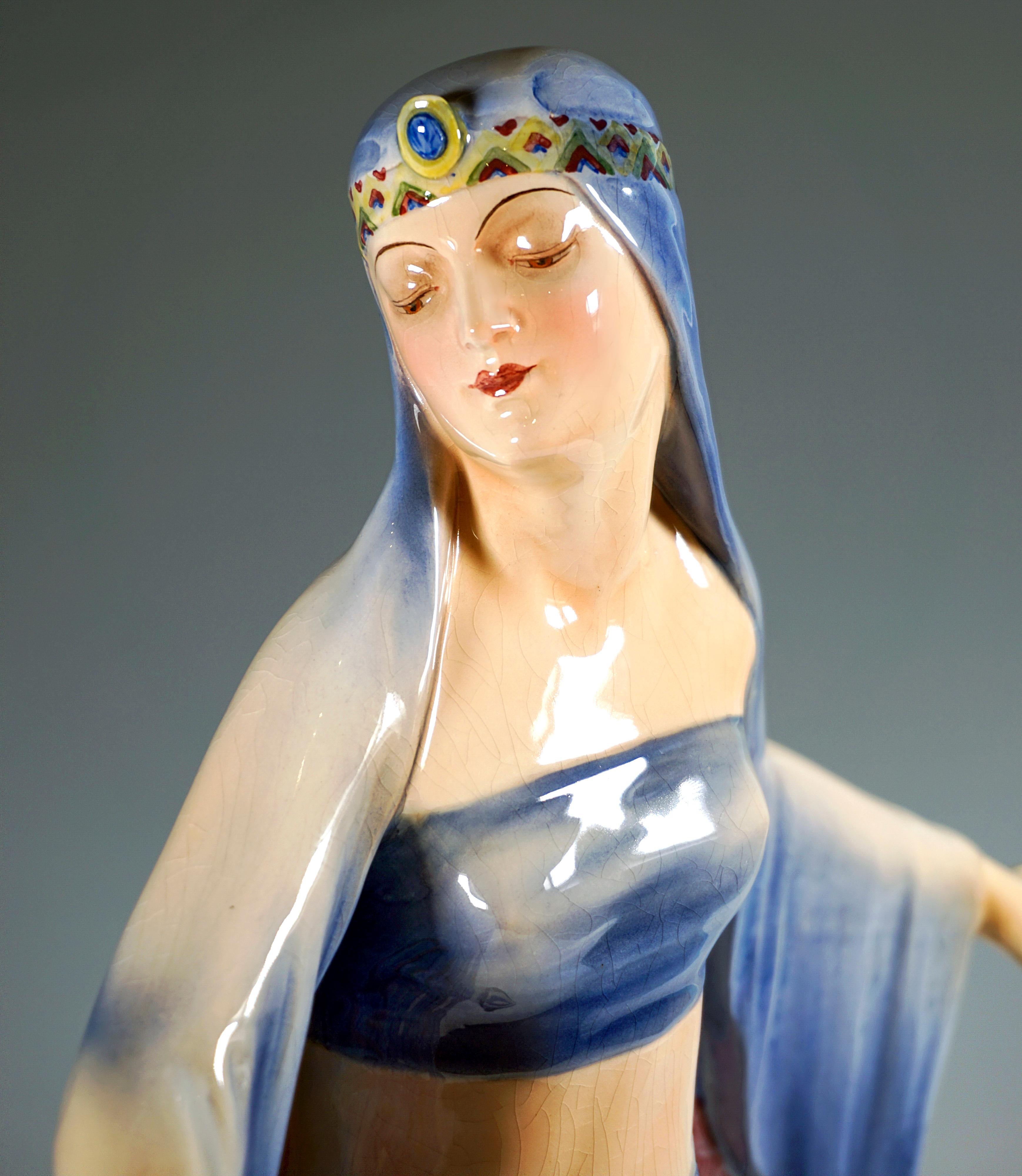 Dipinto a mano 'Danzatrice del tempio egiziano', grande statuetta di Marcell Goldscheider Vienna, CIRCA 1930 in vendita