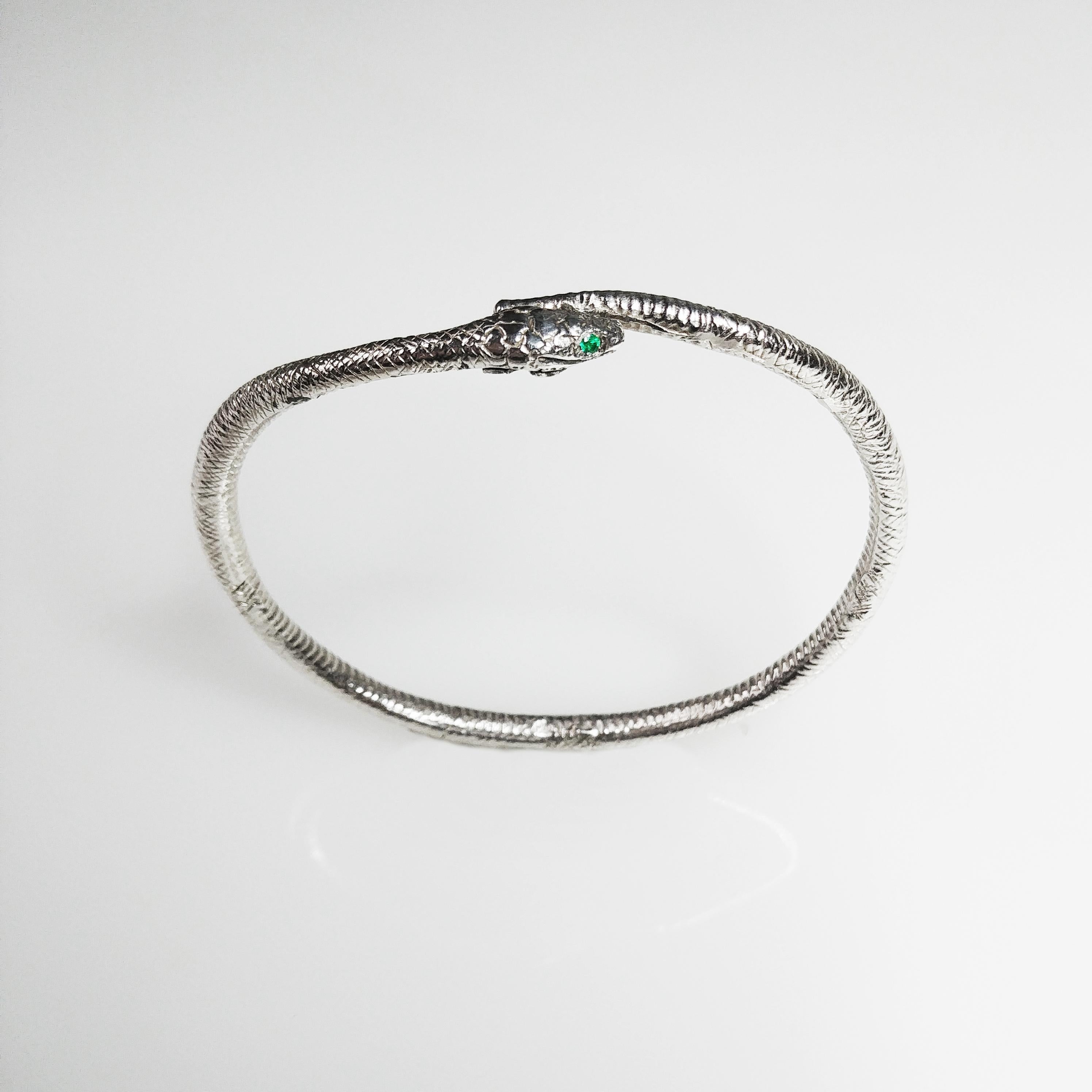 Bracelet serpent égyptien Wadjet en argent sterling avec yeux d'émeraude Neuf - En vente à London, GB