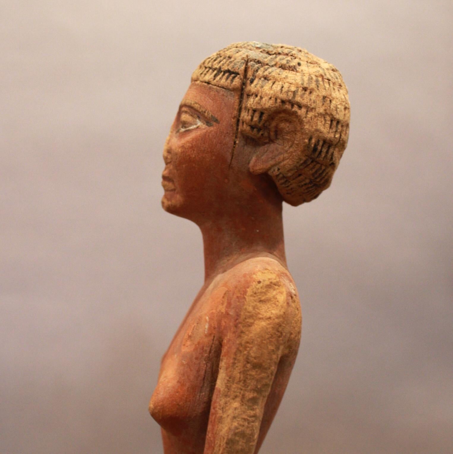 18th Century and Earlier Egyptian woman statue in wood, Middle Kingdom, XI - XII dynasties For Sale