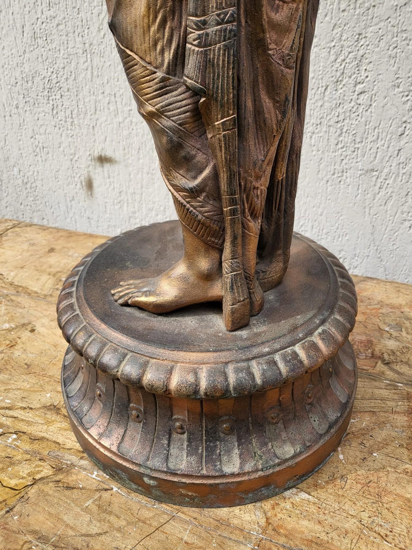 Femme égyptienne  Avec urne orientaliste, signée, fin du 19ème siècle en vente 6