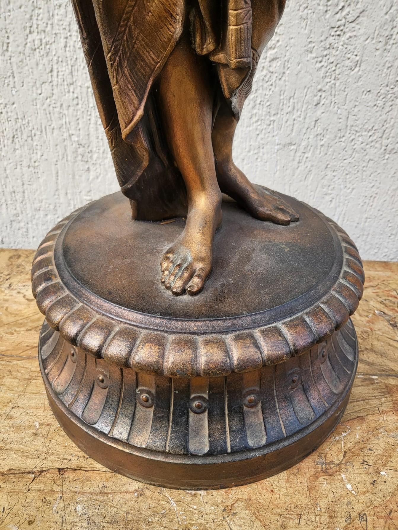 Femme égyptienne  Avec urne orientaliste, signée, fin du 19ème siècle Bon état - En vente à MARSEILLE, FR