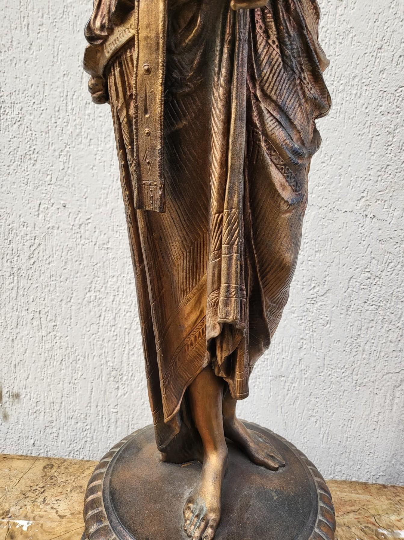 XIXe siècle Femme égyptienne  Avec urne orientaliste, signée, fin du 19ème siècle en vente