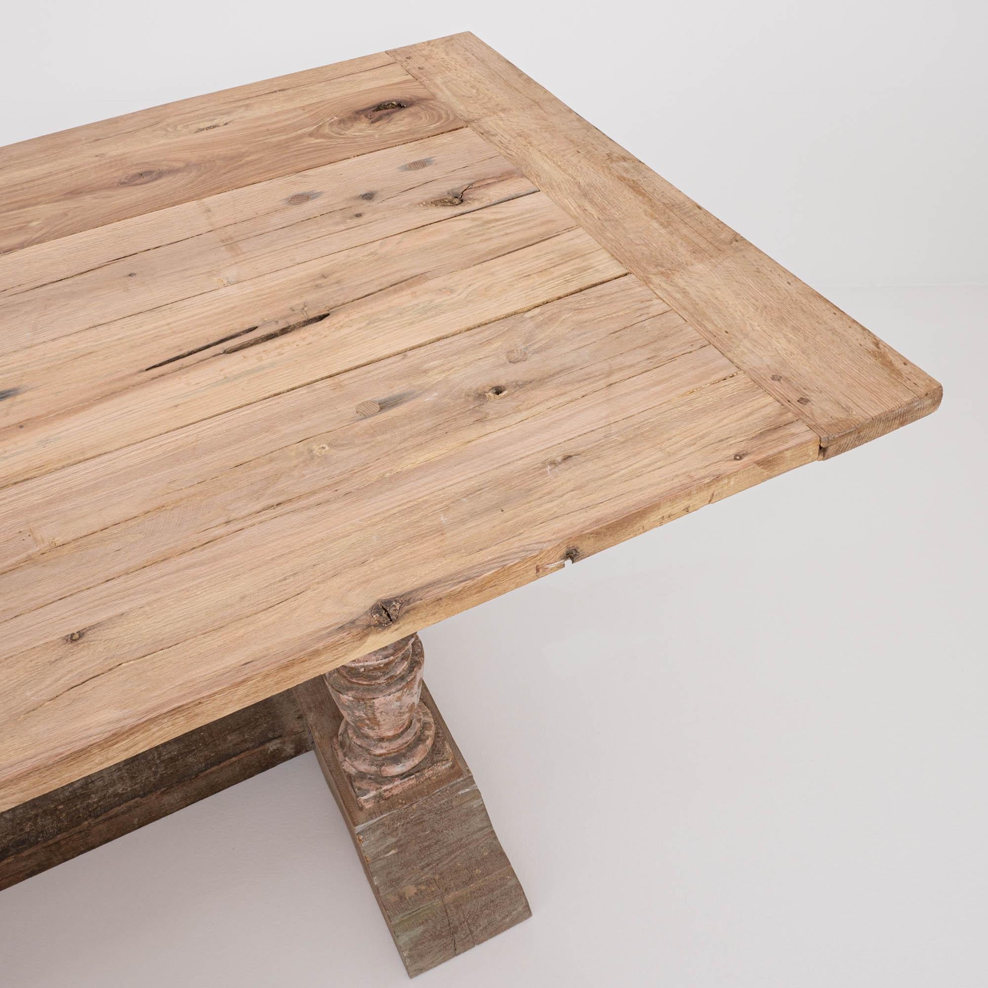 Nordafrikanischer Esstisch aus Holz im Angebot 2
