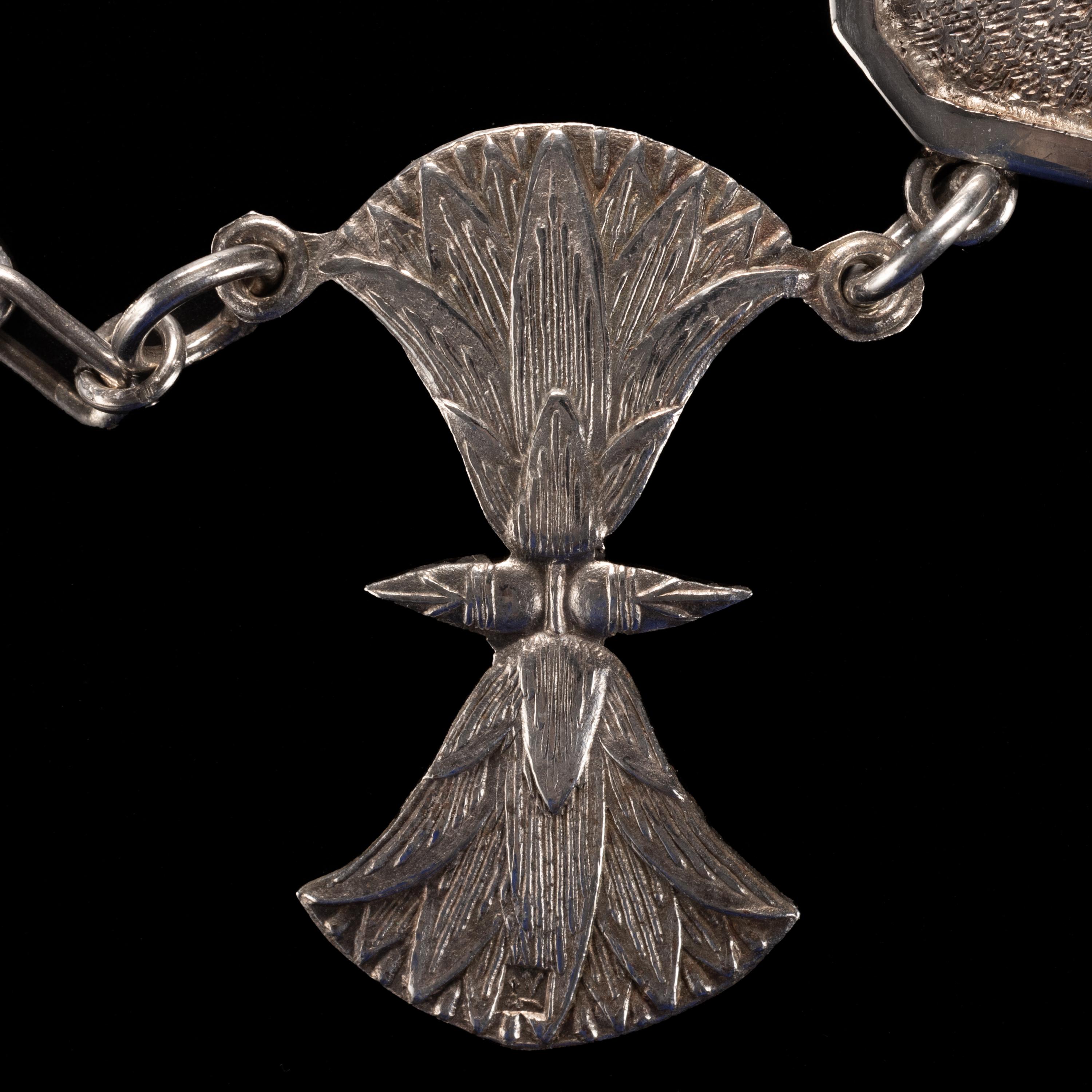 Collier en argent sterling de style néo-égyptien, Egyption, circa 1916 Excellent état - En vente à Southbury, CT