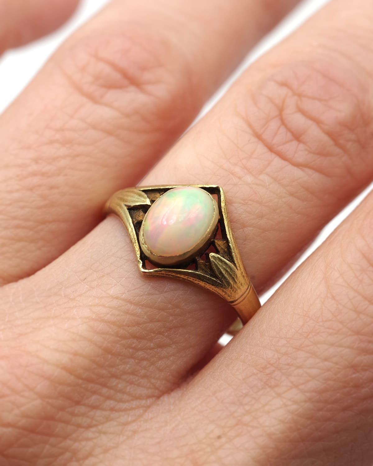Egyptomania Opal Ring in 18k Gold signiert von Edouard Arnould im Angebot 4