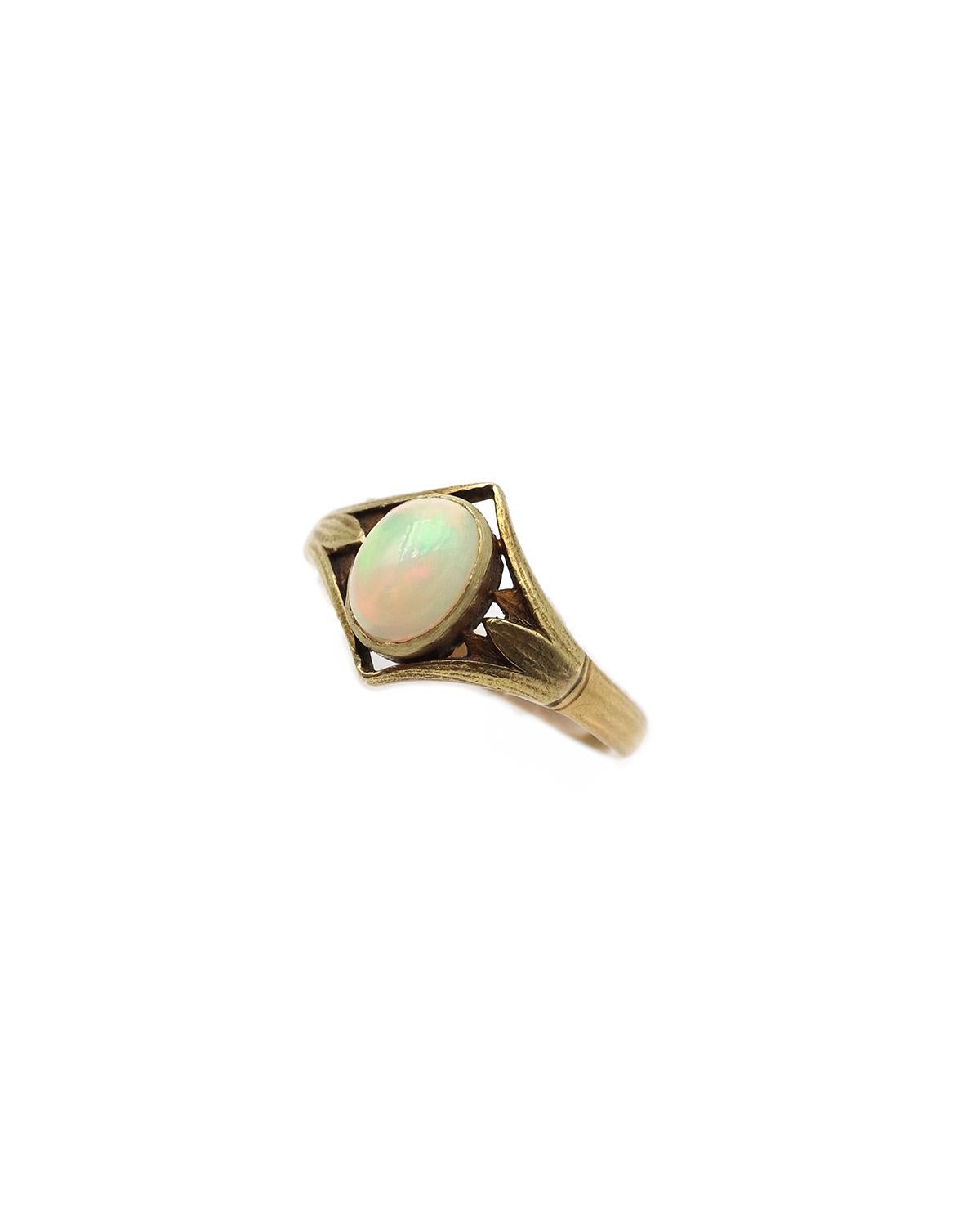 Egyptomania Opal Ring in 18k Gold signiert von Edouard Arnould (Cabochon) im Angebot