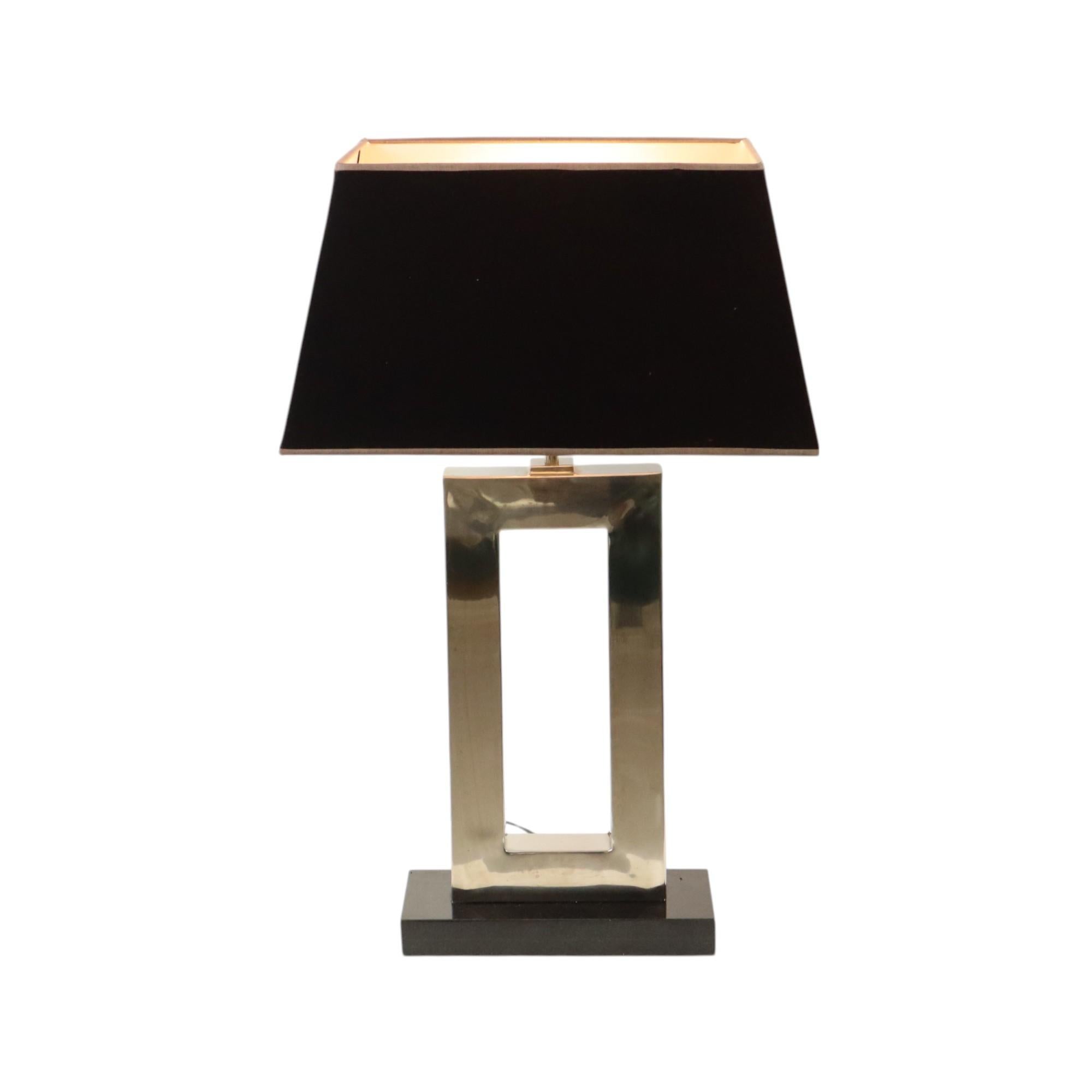 Néerlandais Lampe de bureau Eichholtz Arlington Design en acier inoxydable base granite 72 cm en vente
