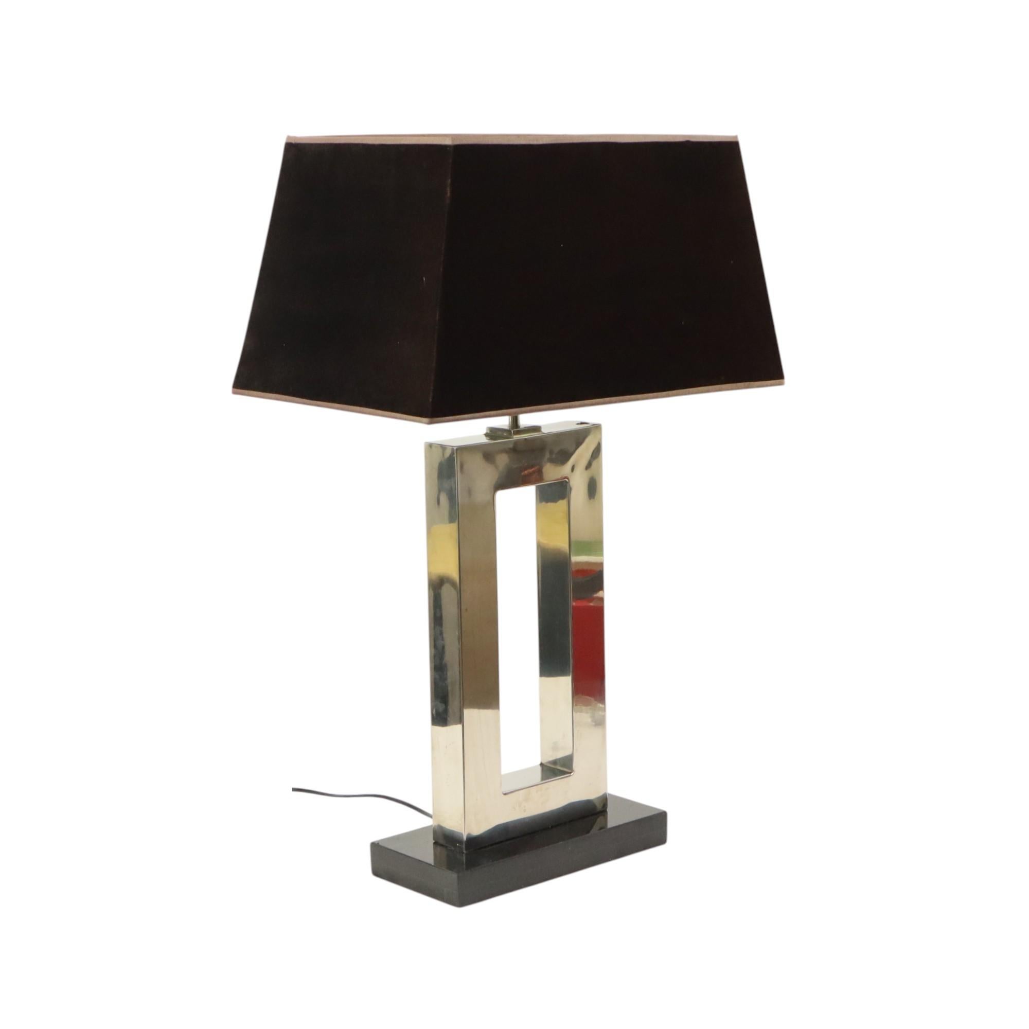 Lampe de bureau Eichholtz Arlington Design en acier inoxydable base granite 72 cm Bon état - En vente à Poperinge, BE