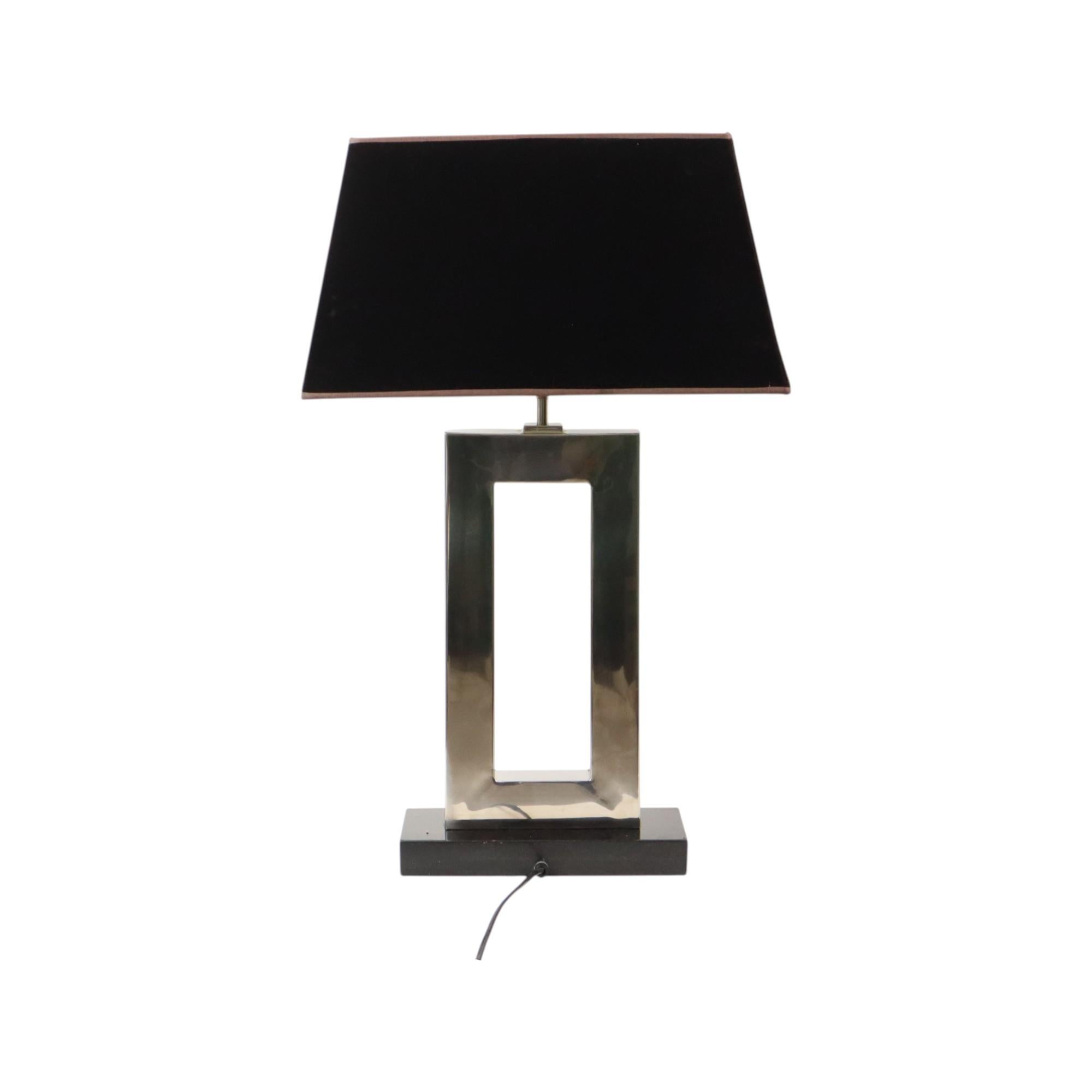 Acier inoxydable Lampe de bureau Eichholtz Arlington Design en acier inoxydable base granite 72 cm en vente