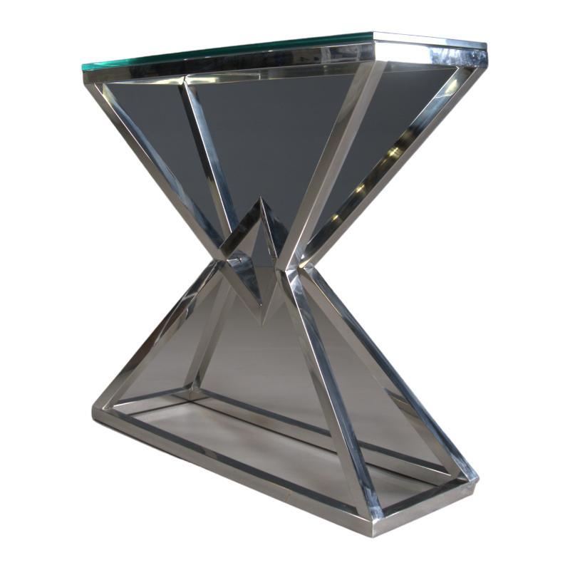 The Eichholtz Connor Console Table is a statement piece, perfect for adding a touch of luxury to any room. Known for their glamorous designs, Eichholtz creates furniture that exudes elegance and sophistication. This console table features a sleek