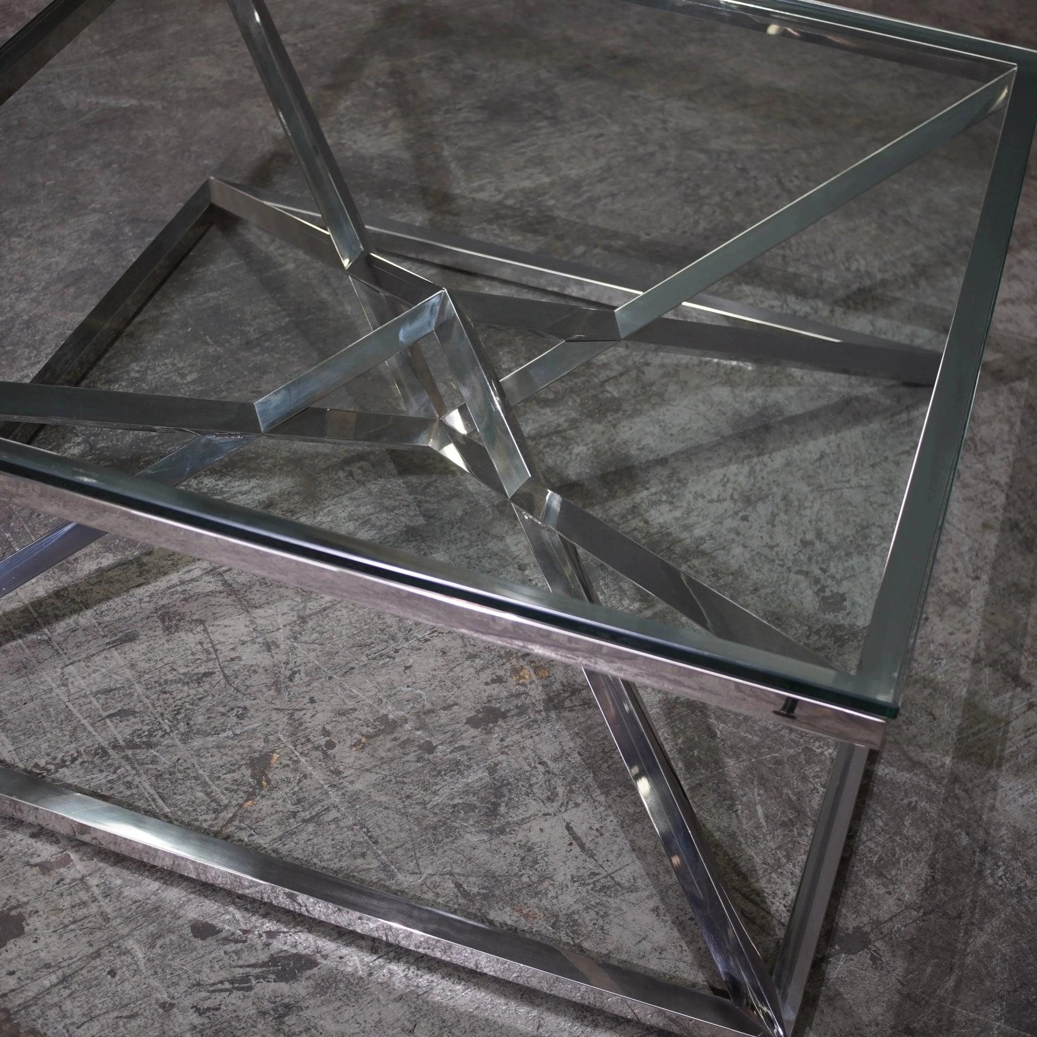 Bois Table basse Connor en verre Eichholtz en vente