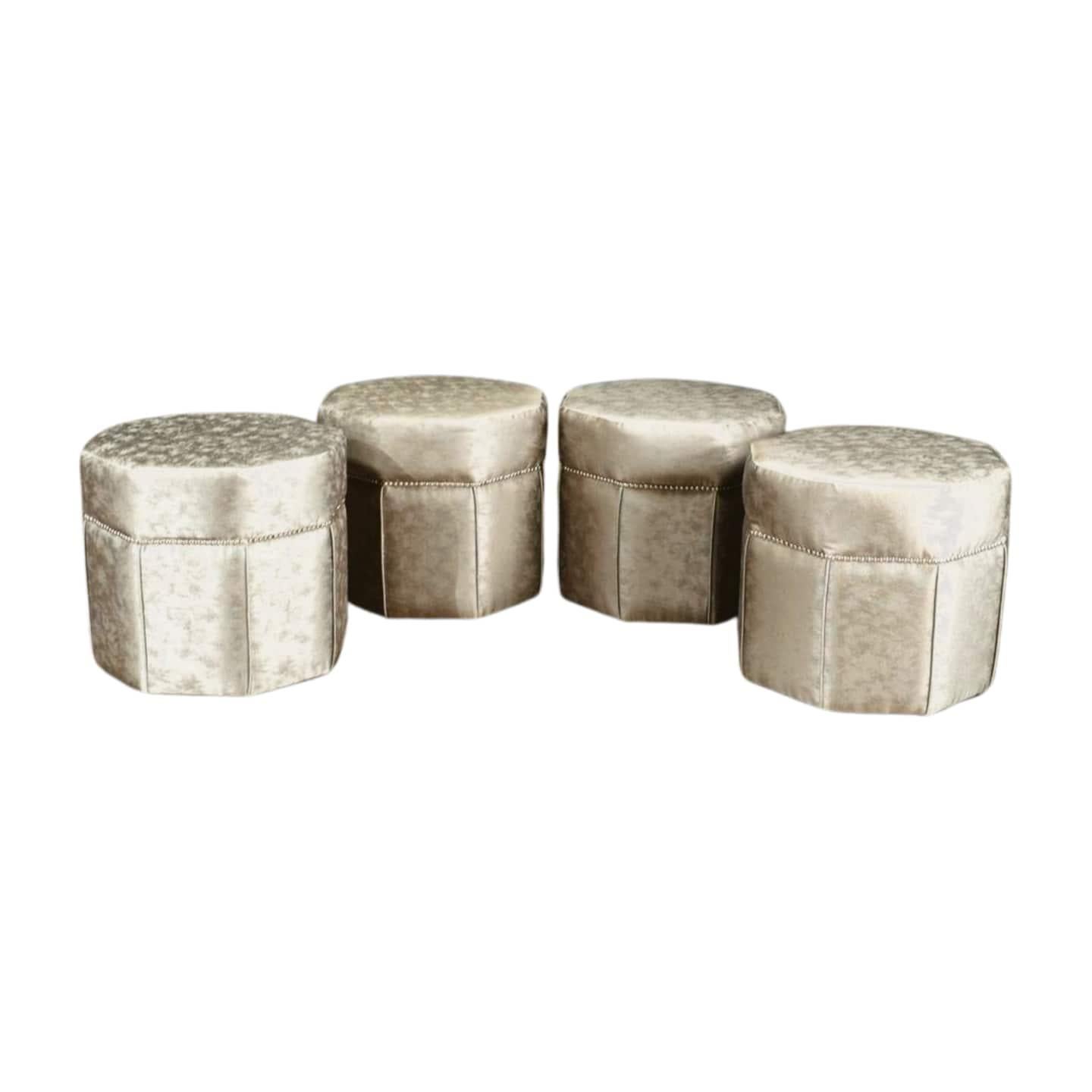 Tabouret Eichholtz recouvert de tissu gris (série de 4) Bon état - En vente à Basildon, London