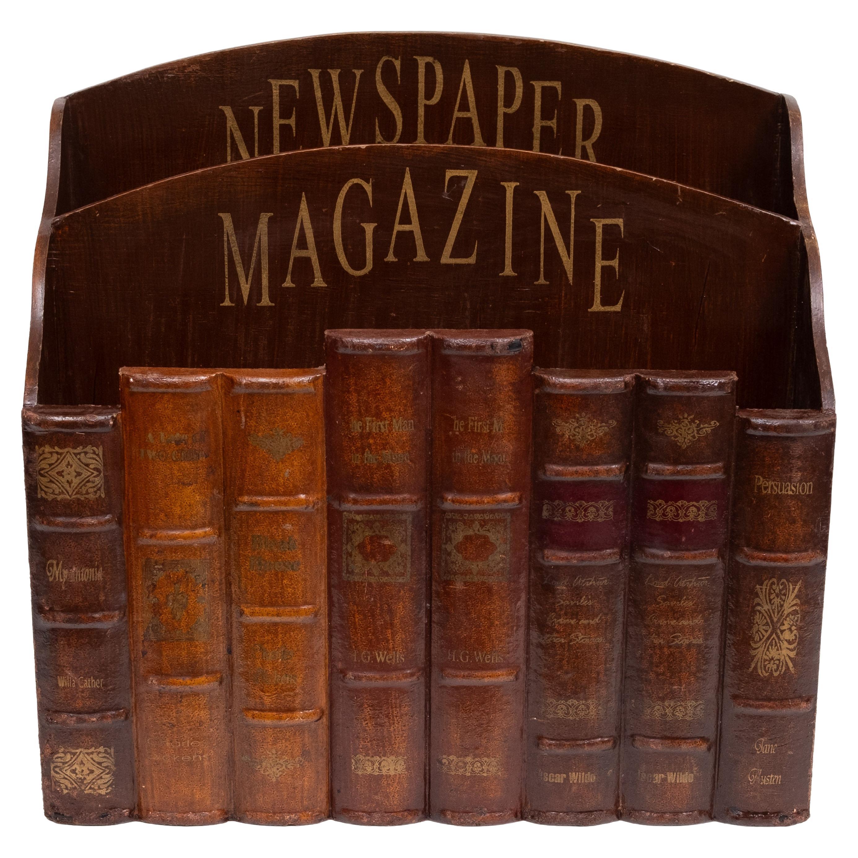 Eine sehr schöne und dekorative  zeitschriftenregal mit buchfälschungen auf der vorderseite, 1970-1980. einige interessante titel . Hergestellt von Eichholtz . USA .
Sehr dekorativ und praktisch und mit einem tollen Aussehen.
Es ist in einem guten