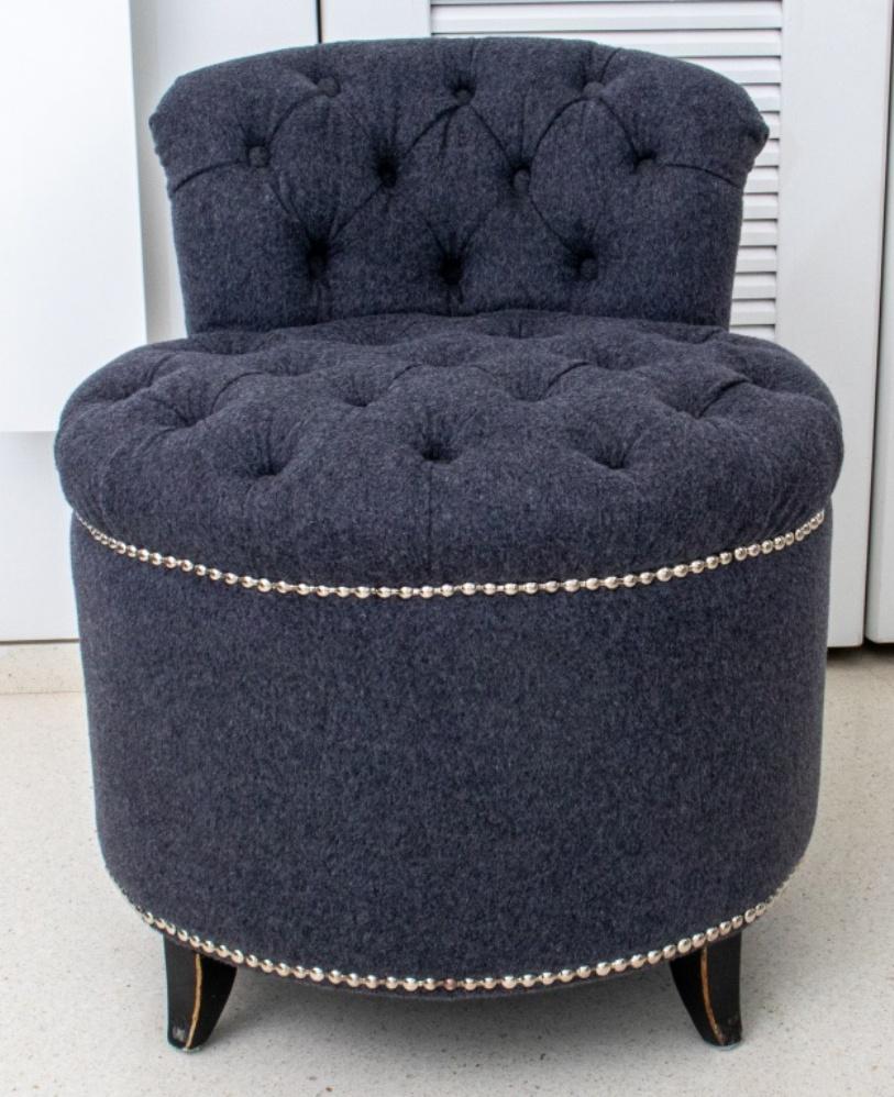 Eichholtz Hermes manner boudoir chair and ottoman stool upholstered in tufted gray wool, mounted with silver-tone metal grommets and equestrian bit to reverse. In good condition. Wear consistent with age and use.

Dealer: S138XX.