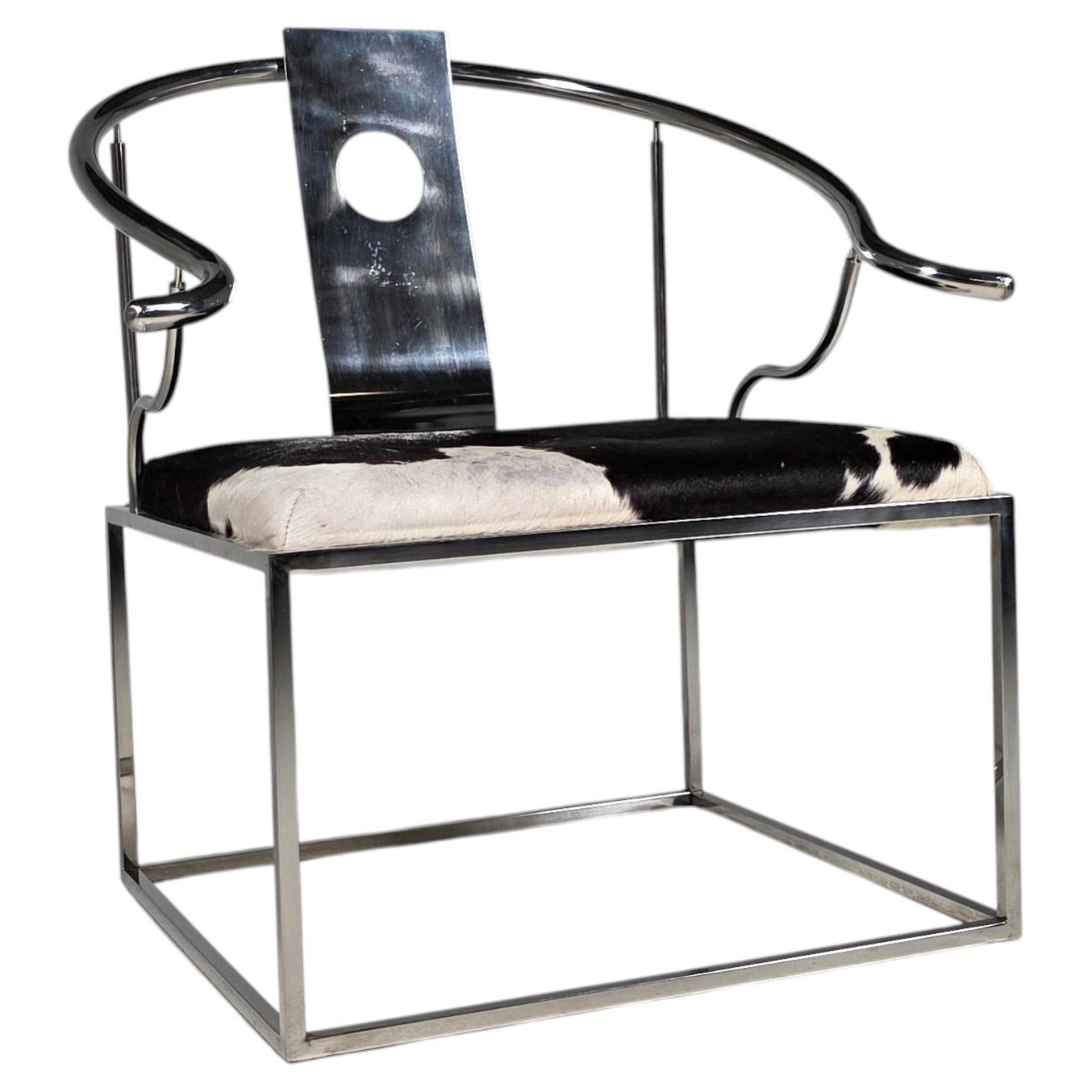EICHHOLTZ Fauteuil d'appoint sculptural en acier inoxydable et peau de vache, années 1990 en vente