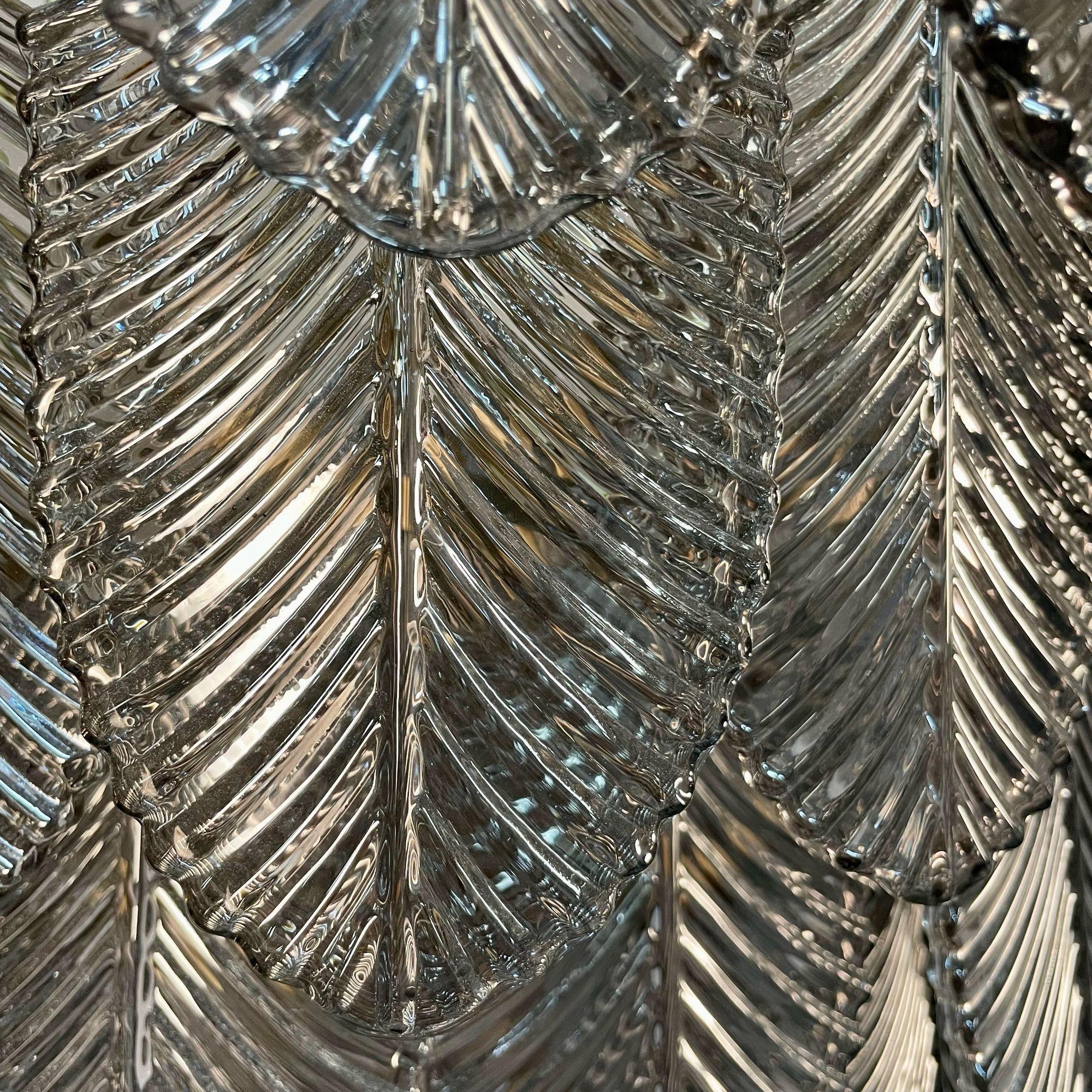 Eicholtz, Moderno, Estilo Art Decó, Araña, Latón, Cristal ahumado, Década de 2010 en Bueno estado para la venta en Manhasset, NY