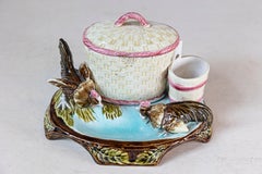 Vaso per tabacco in maiolica di Eichwald con galli che beccano la terra, 1870 ca.