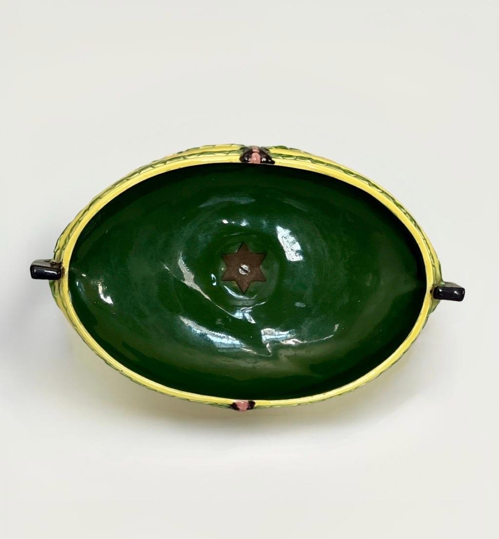 Ciotola con piedistallo in maiolica secessionista Eichwald In condizioni buone in vendita a Doylestown, PA