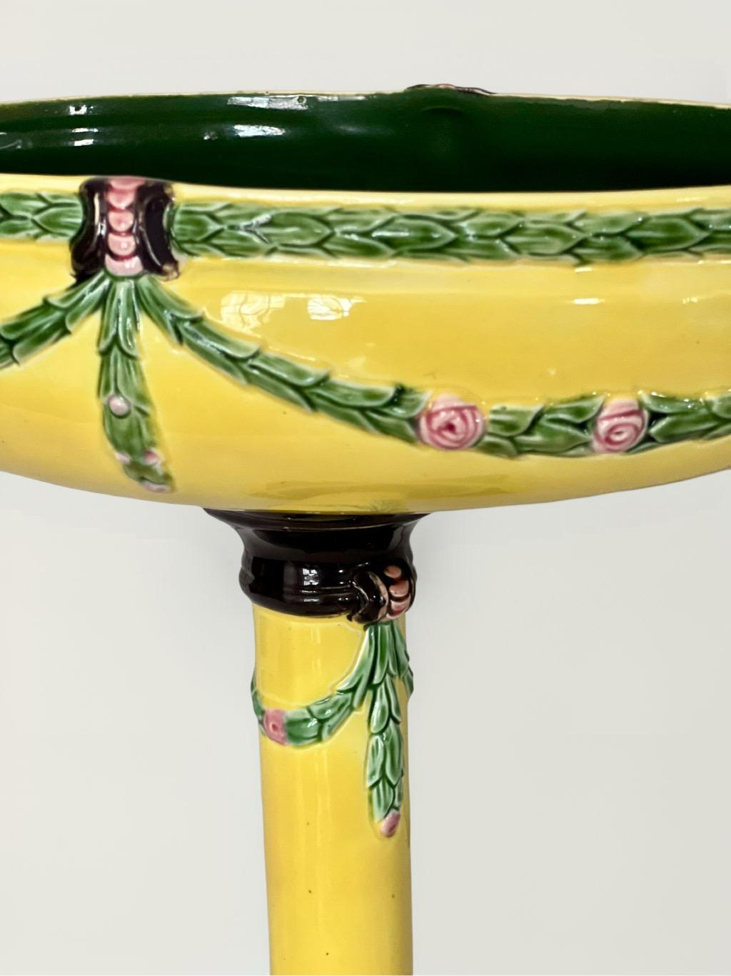 Inizio XX secolo Ciotola con piedistallo in maiolica secessionista Eichwald in vendita