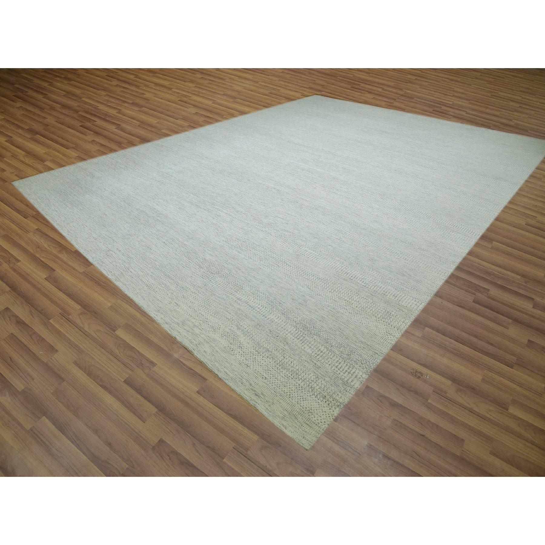 Eider Weißer moderner handgeknüpfter orientalischer Teppich in Grasdesign aus reiner Wolle in Tone auf Tone (Moderne) im Angebot