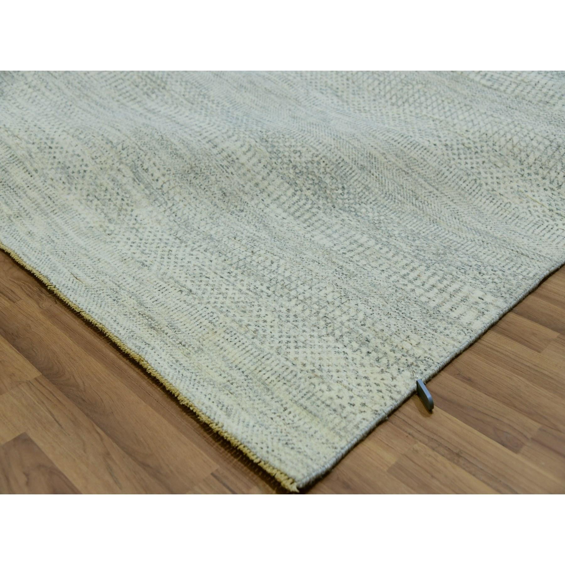 Eider Weißer moderner handgeknüpfter orientalischer Teppich in Grasdesign aus reiner Wolle in Tone auf Tone im Zustand „Neu“ im Angebot in Carlstadt, NJ