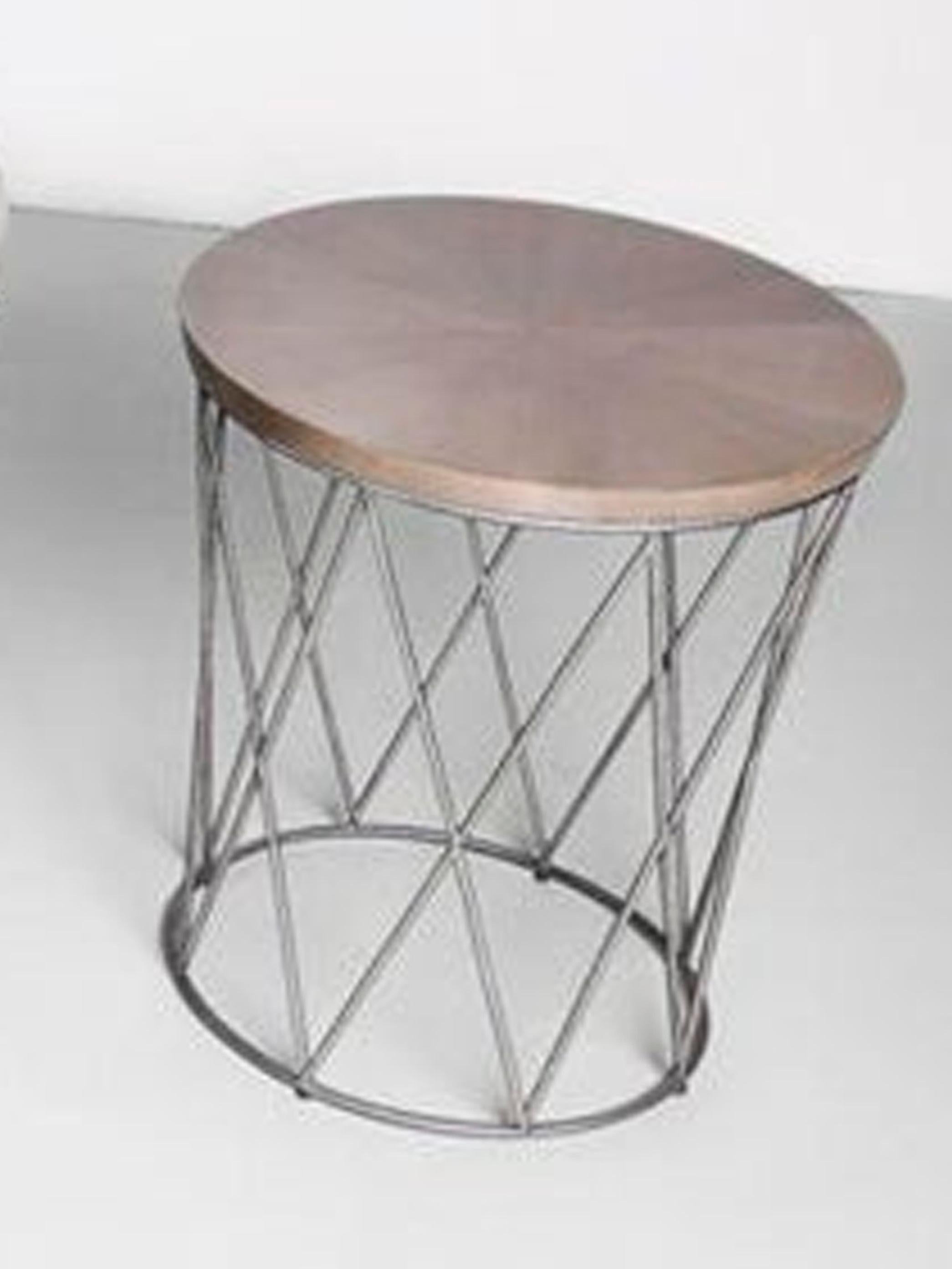 Eiffel Eiffel, Beistelltisch aus grauem Bergahornholz und hand patiniertem Blattsilber auf Stahl (21. Jahrhundert und zeitgenössisch) im Angebot