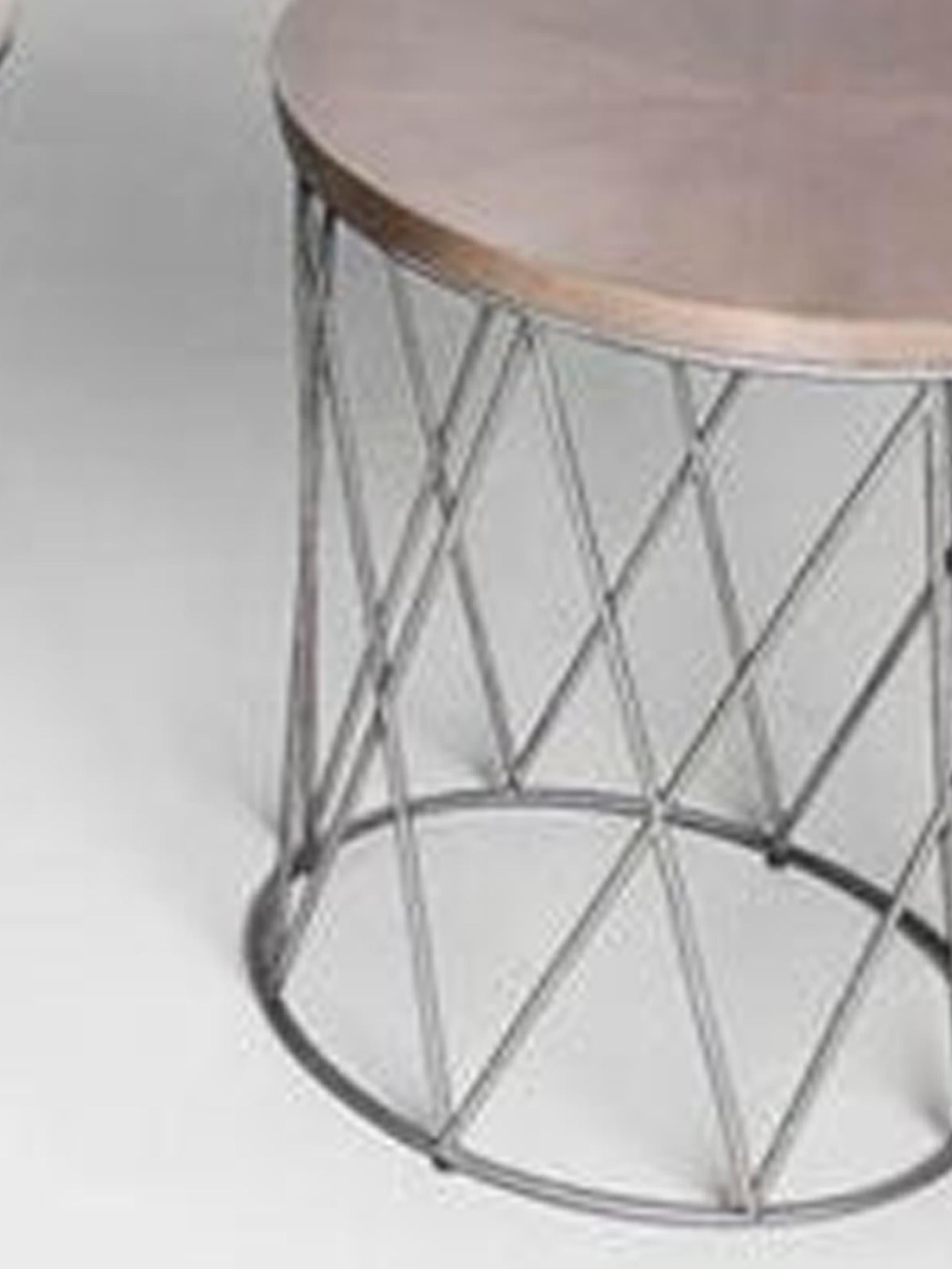 Eiffel Eiffel, Beistelltisch aus grauem Bergahornholz und hand patiniertem Blattsilber auf Stahl im Angebot 1