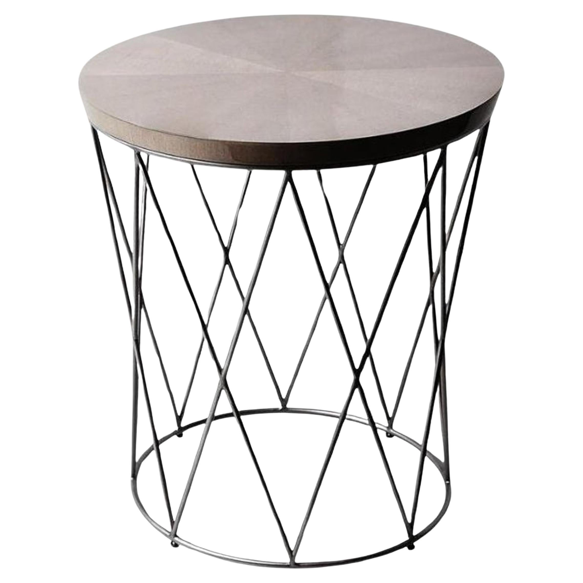 Eiffel Eiffel, Beistelltisch aus grauem Bergahornholz und hand patiniertem Blattsilber auf Stahl