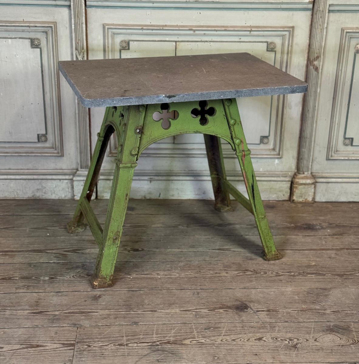 Industrieller Metalltisch im Eiffelstil, originaler grüner Anstrich, um 1900 im Angebot 5