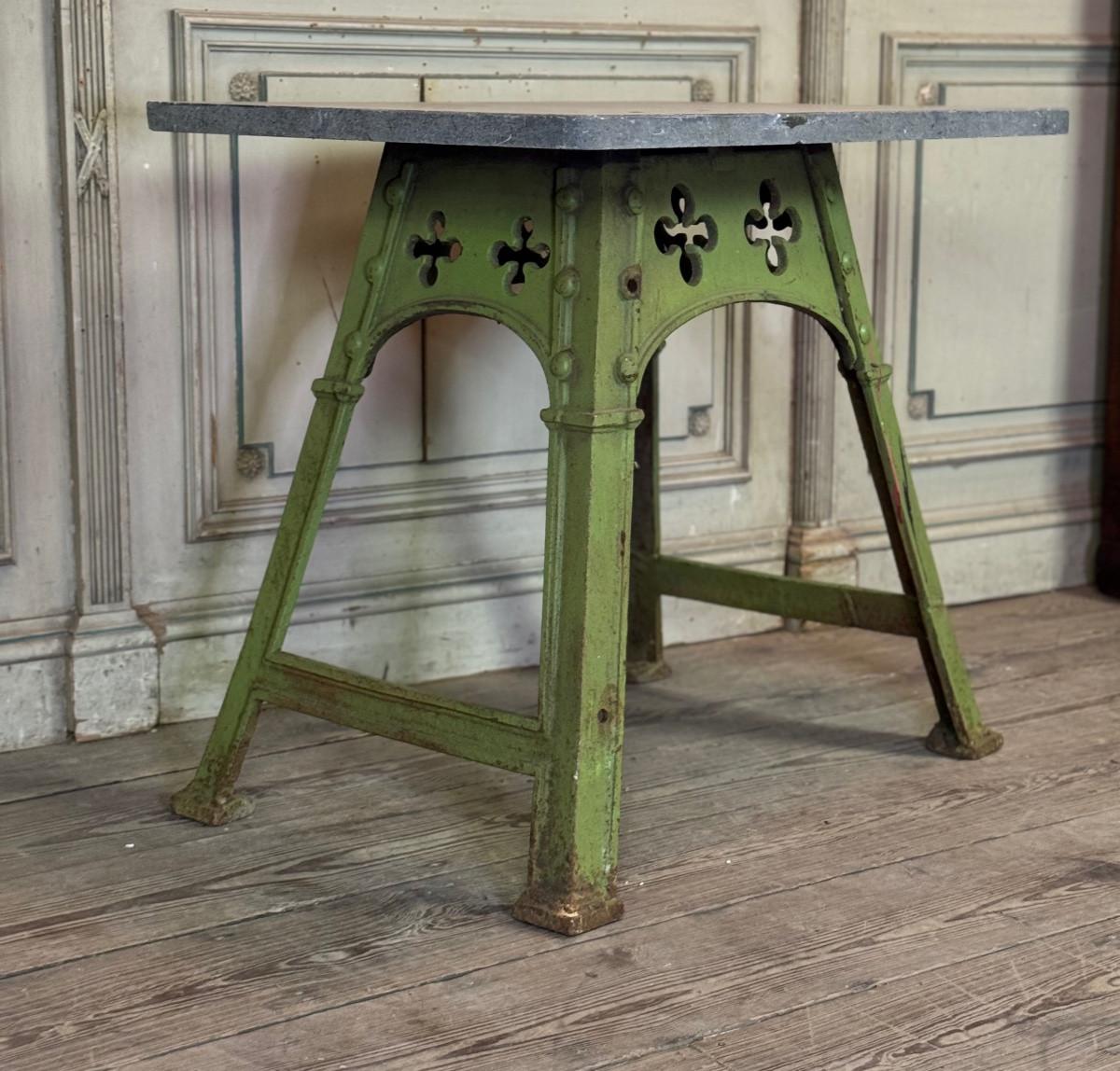 Industrieller Metalltisch im Eiffelstil, originaler grüner Anstrich, um 1900 im Angebot 6