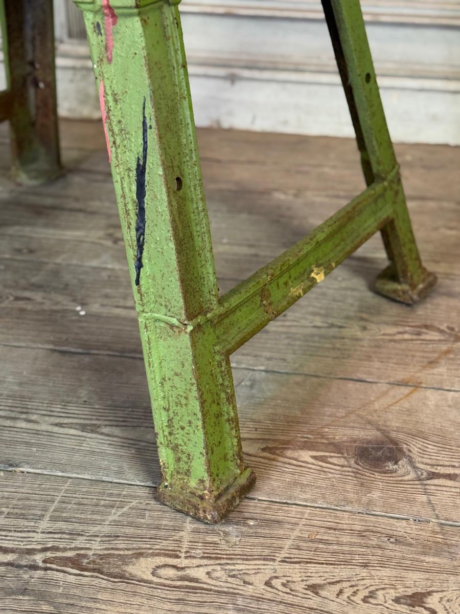 Industrieller Metalltisch im Eiffelstil, originaler grüner Anstrich, um 1900 (Holz) im Angebot