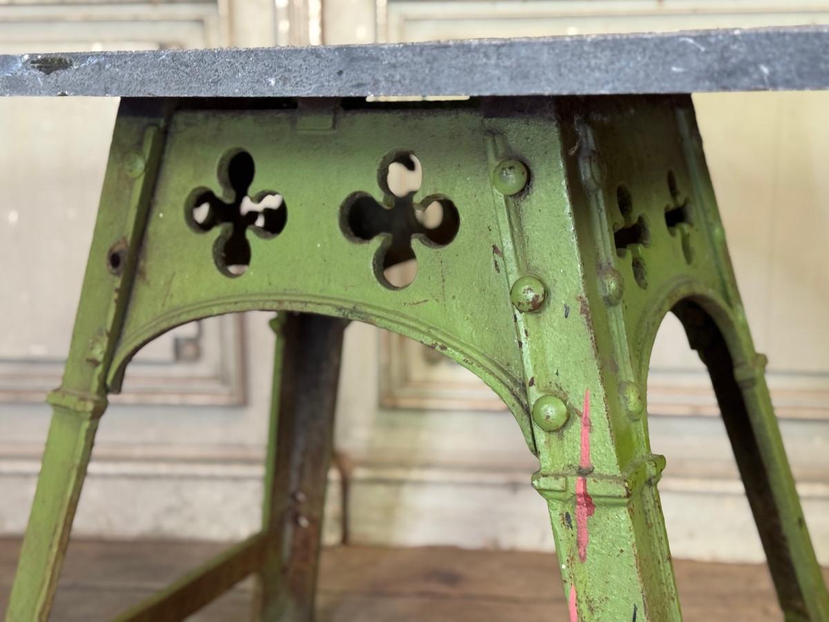 Industrieller Metalltisch im Eiffelstil, originaler grüner Anstrich, um 1900 im Angebot 1
