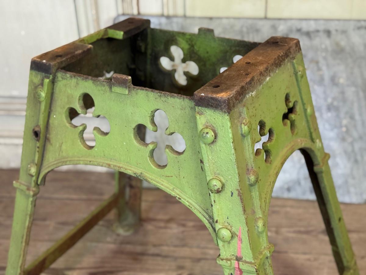 Industrieller Metalltisch im Eiffelstil, originaler grüner Anstrich, um 1900 im Angebot 2