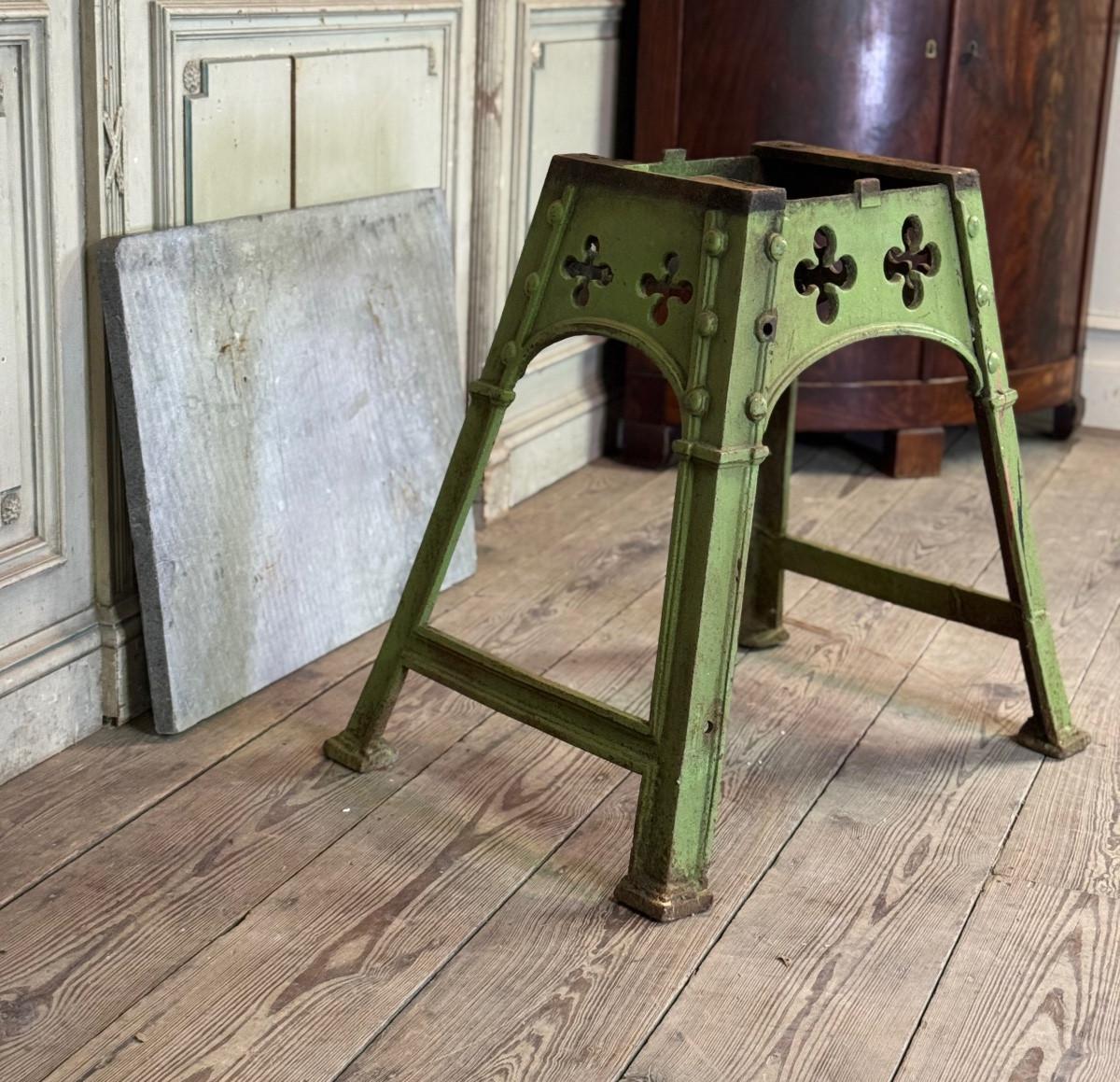 Industrieller Metalltisch im Eiffelstil, originaler grüner Anstrich, um 1900 im Angebot 3